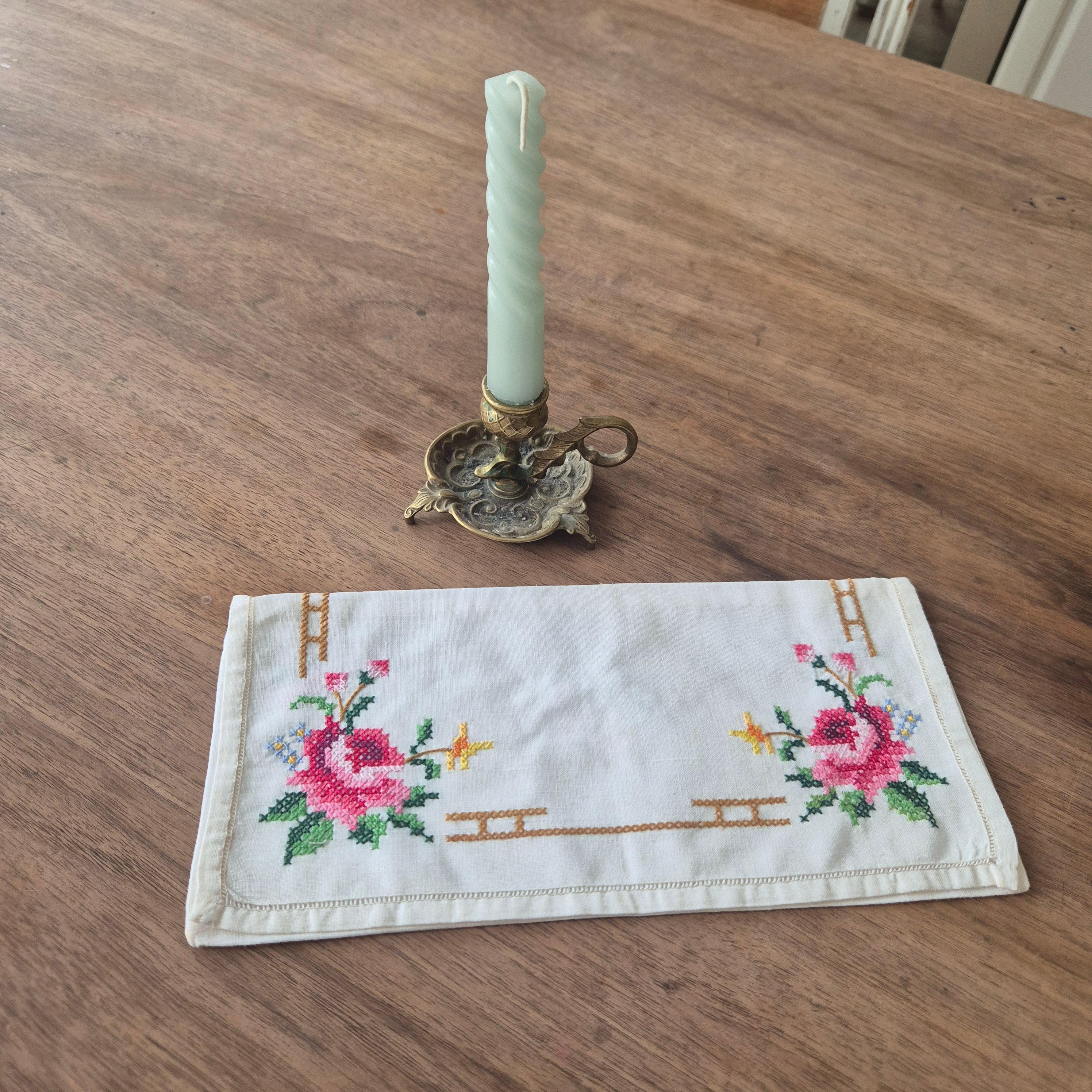 Antikes besticktes Stofftäschchen Taschentuch Aufbewahrung 26x13cm Tasche Rosenmotiv Kreuzstich 🤍