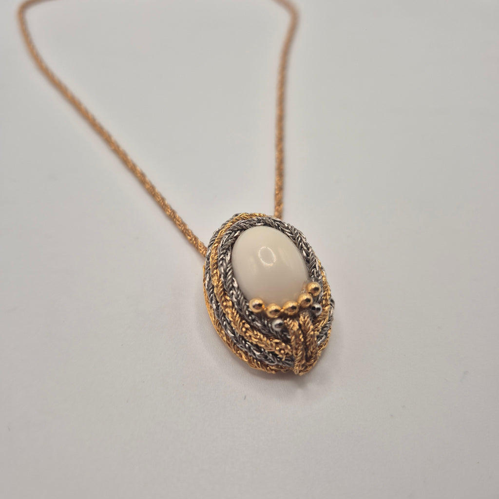 Vintage Halskette mit Anhänger edel Unikat Handmade 80er Jahre gold cremeweiß