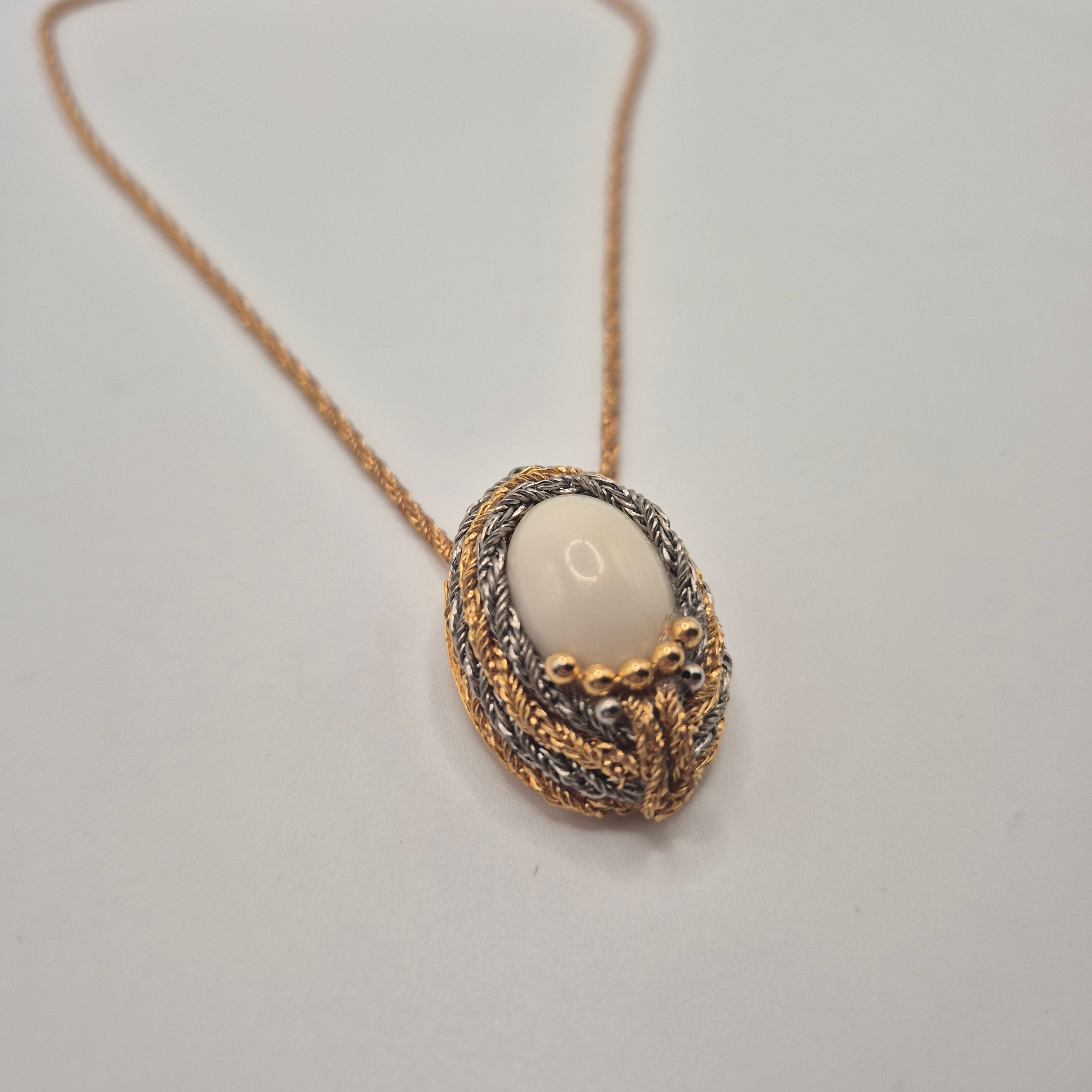 Vintage Halskette mit Anhänger edel Unikat Handmade 80er Jahre gold cremeweiß