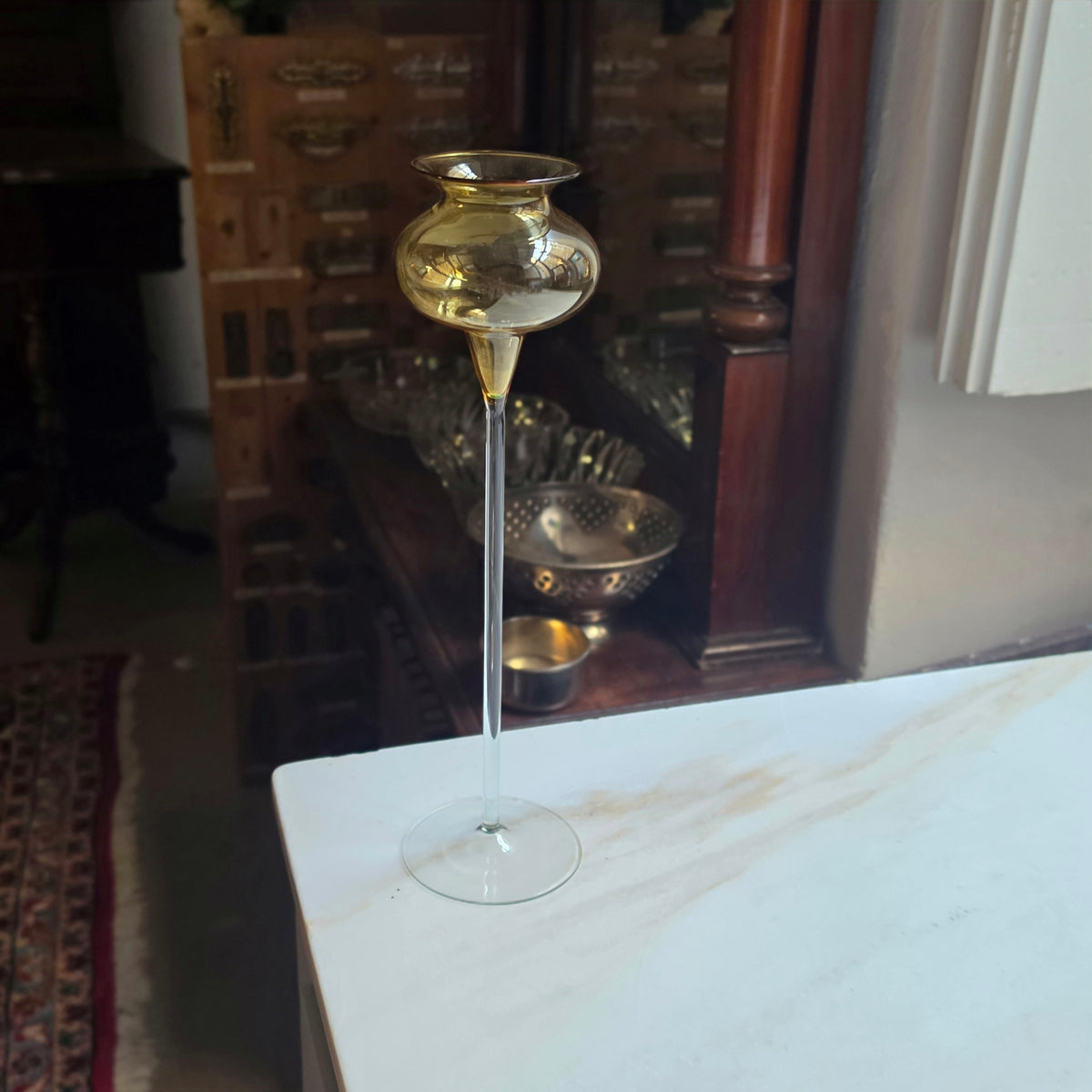 Elegantes Vintage Glas-Kelchglas mit langem Stiel – Bernsteingelb / Amber
