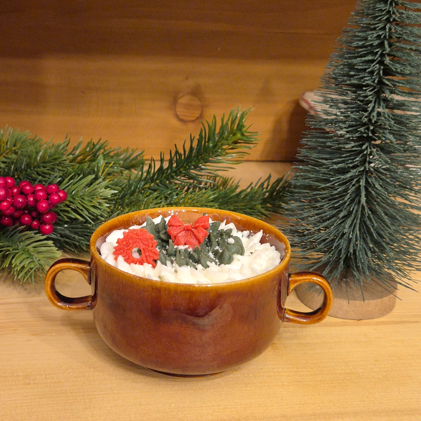 Handgemachte Sojawachskerze Weihnachtesgeschenk Sahne Dessert in Antiker Keramik Suppentasse GDR