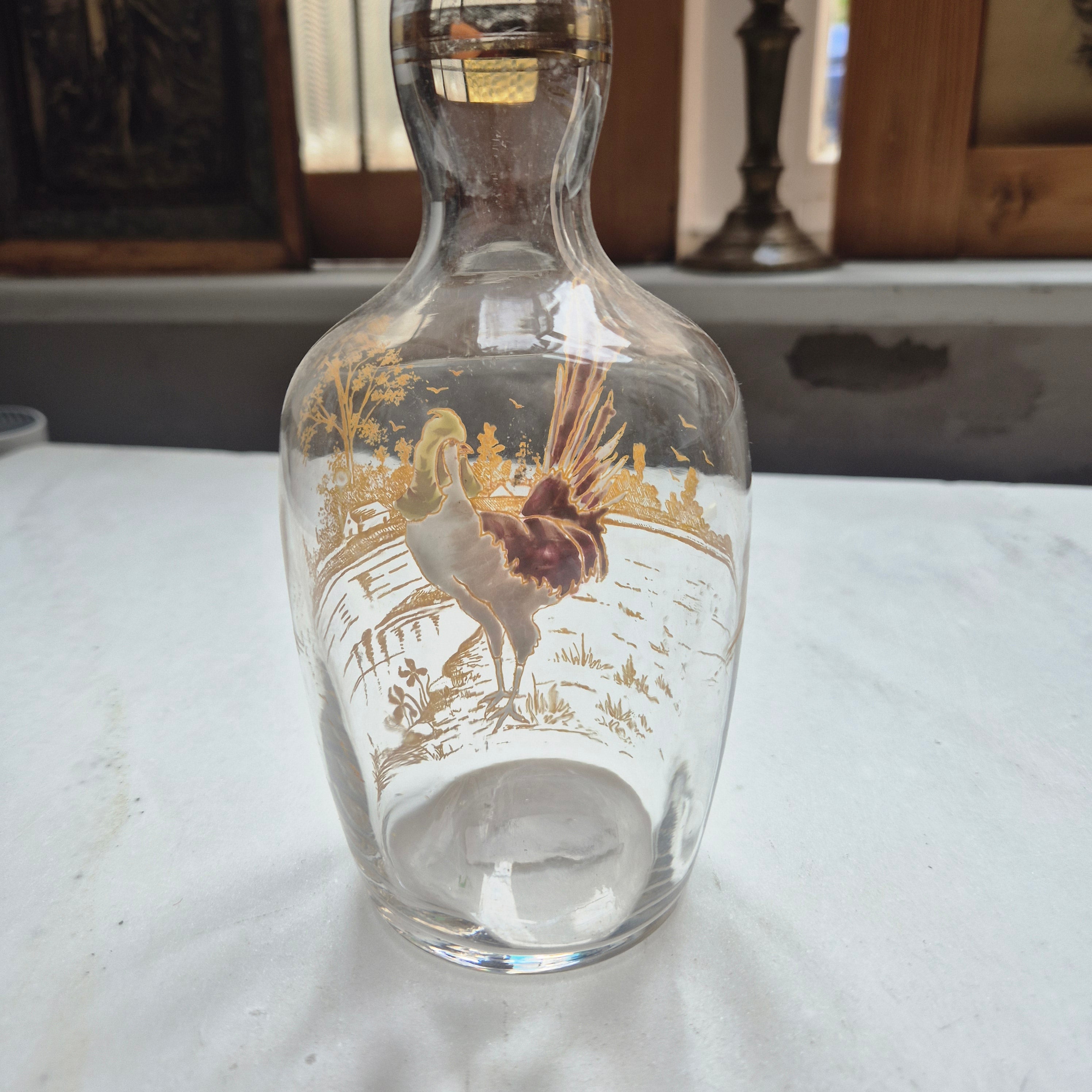 Antike Jugendstil Karaffe Glas Emaillemalerei aus Frankreich Hahnmotiv