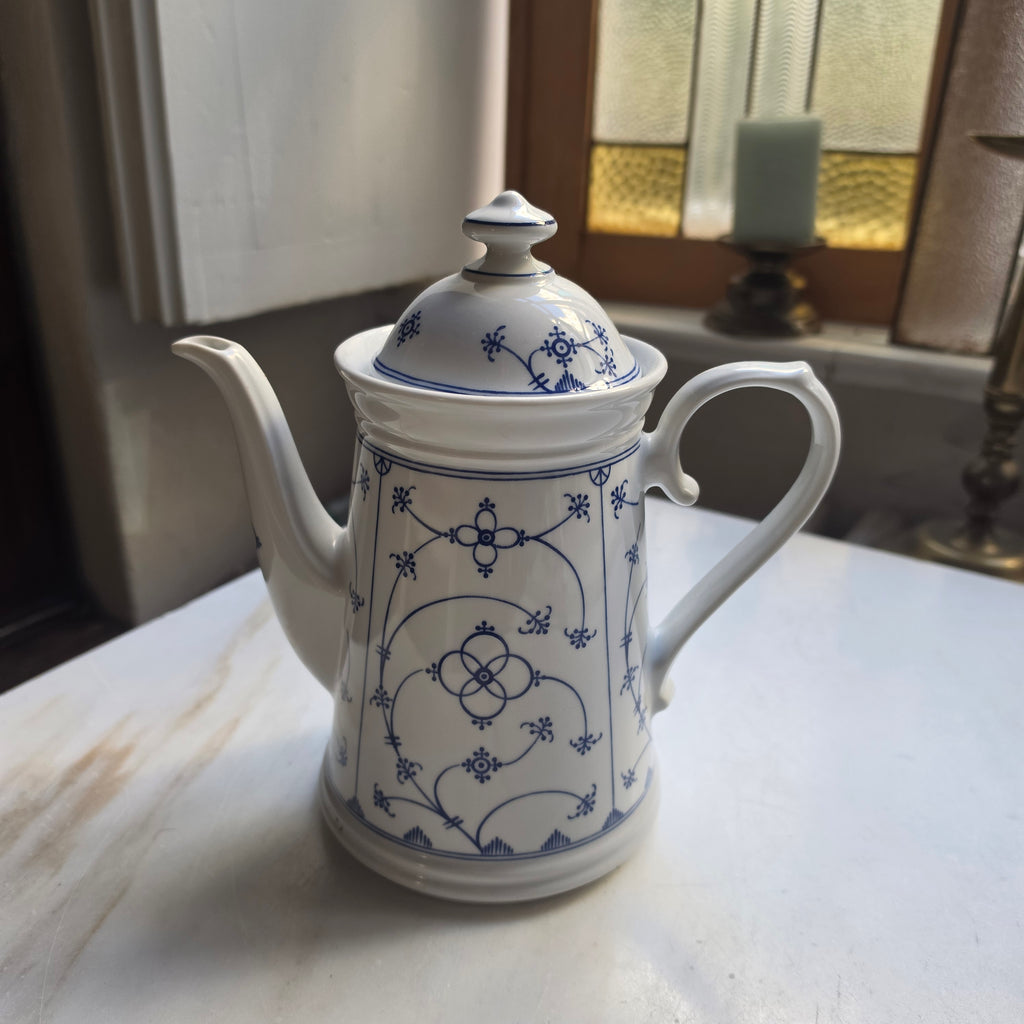 Klassische Porzellan-Kaffeekanne - Teekanne mit Zwiebelmuster Form Marienbad