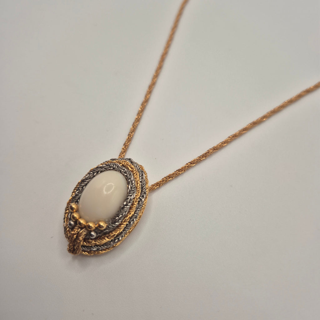 Vintage Halskette mit Anhänger edel Unikat Handmade 80er Jahre gold cremeweiß