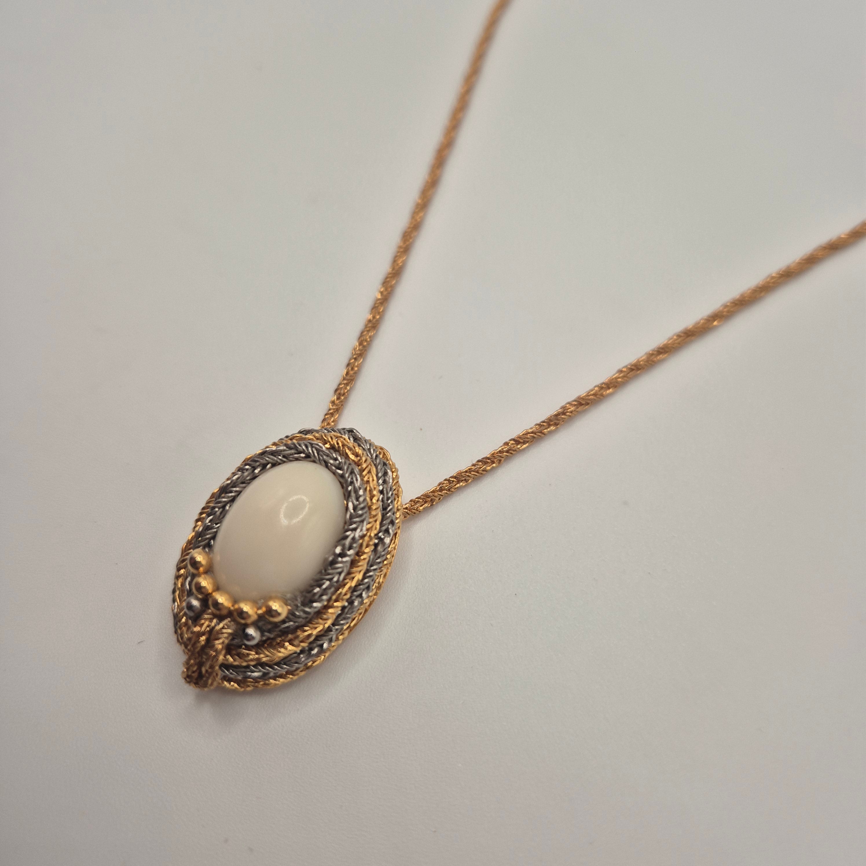 Vintage Halskette mit Anhänger edel Unikat Handmade 80er Jahre gold cremeweiß