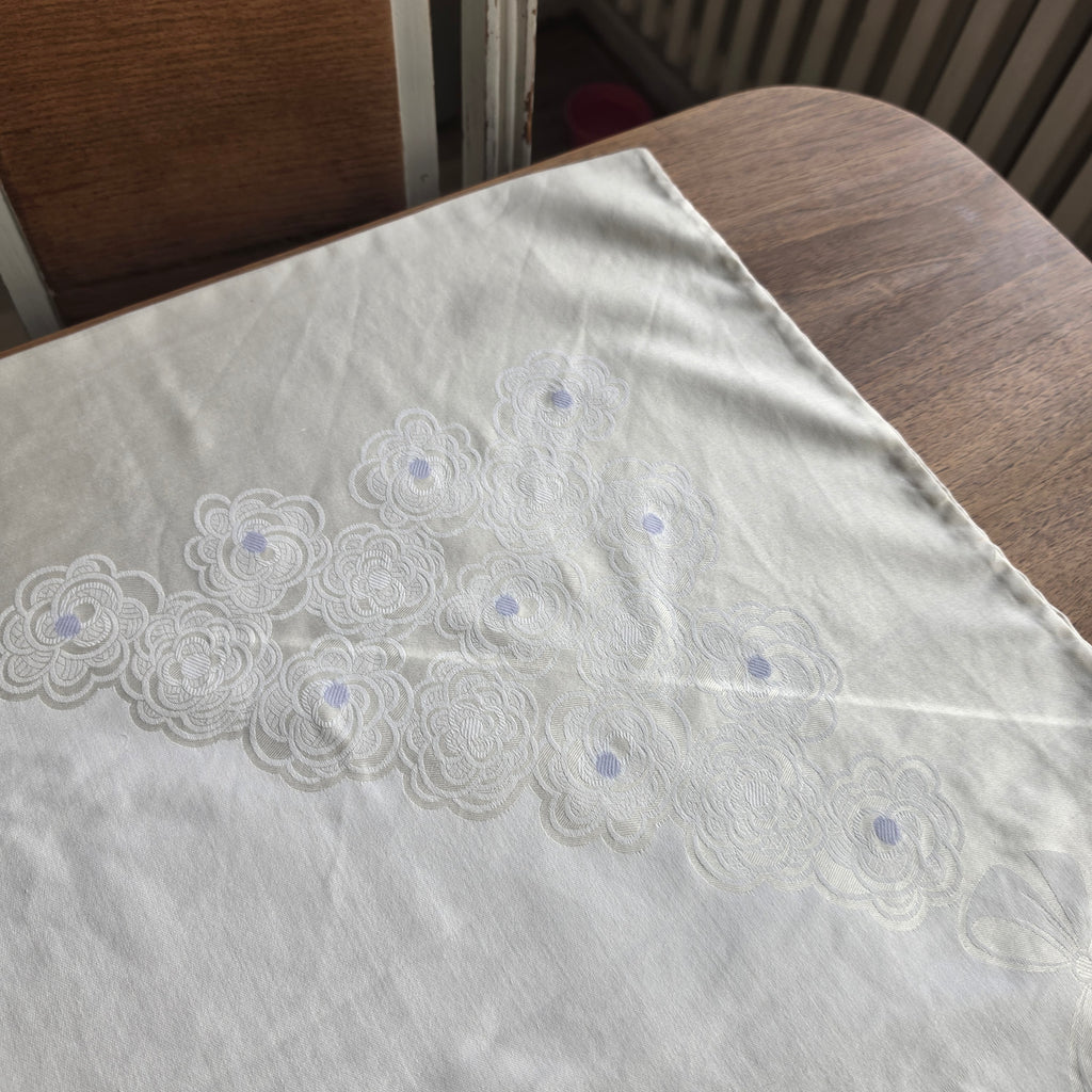 Antiker großer Jugendstil Kopfkissenbezug mit Häkelspitze 75x80cm Baumwolle wei Vintage Kissenbezug mit floraler Relief-Webung & Schleifendetails – Creme