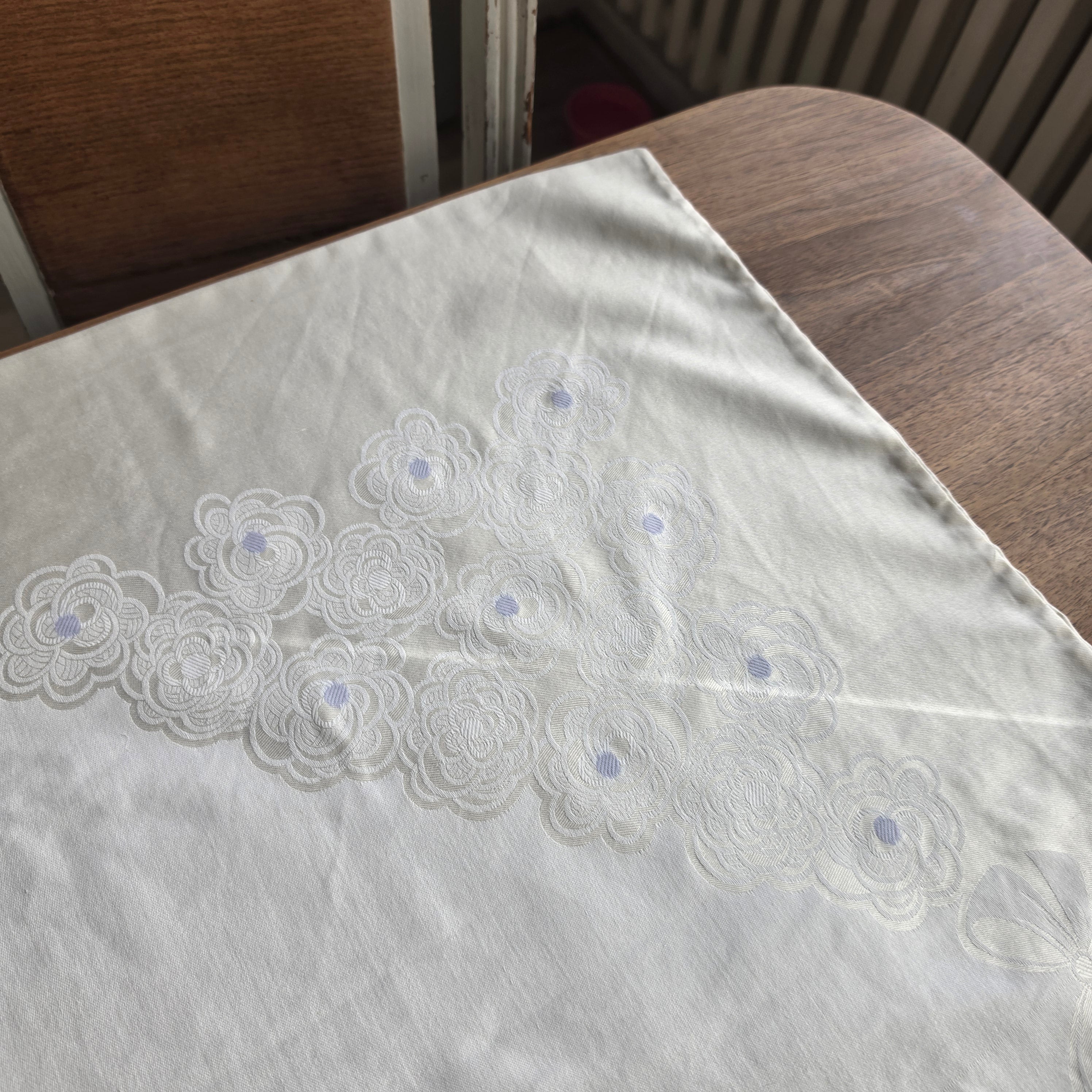 Antiker großer Jugendstil Kopfkissenbezug mit Häkelspitze 75x80cm Baumwolle wei Vintage Kissenbezug mit floraler Relief-Webung & Schleifendetails – Creme