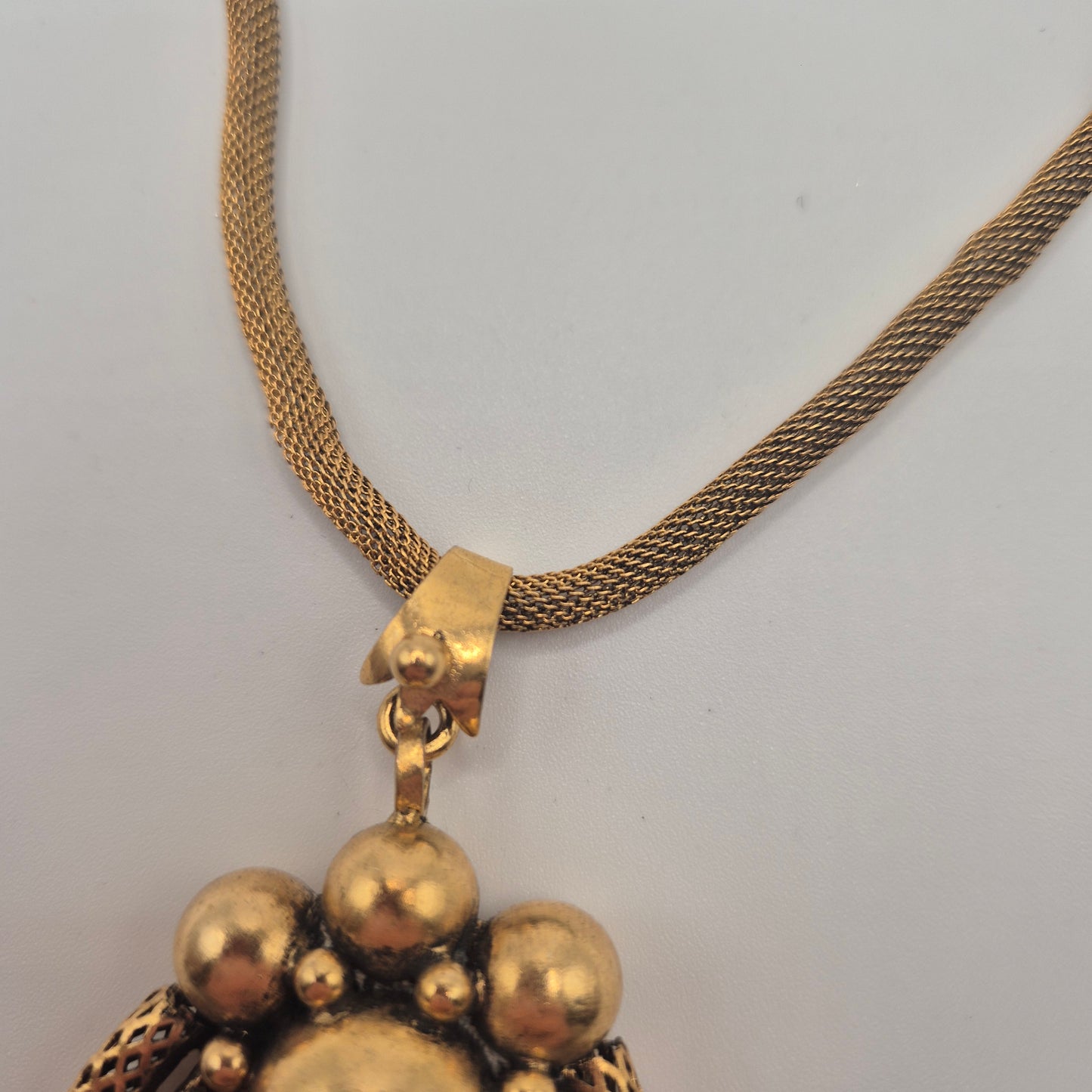 Vintage Statement-Collier – Großes Gold-Medallion im Ethno-Barock-Stil