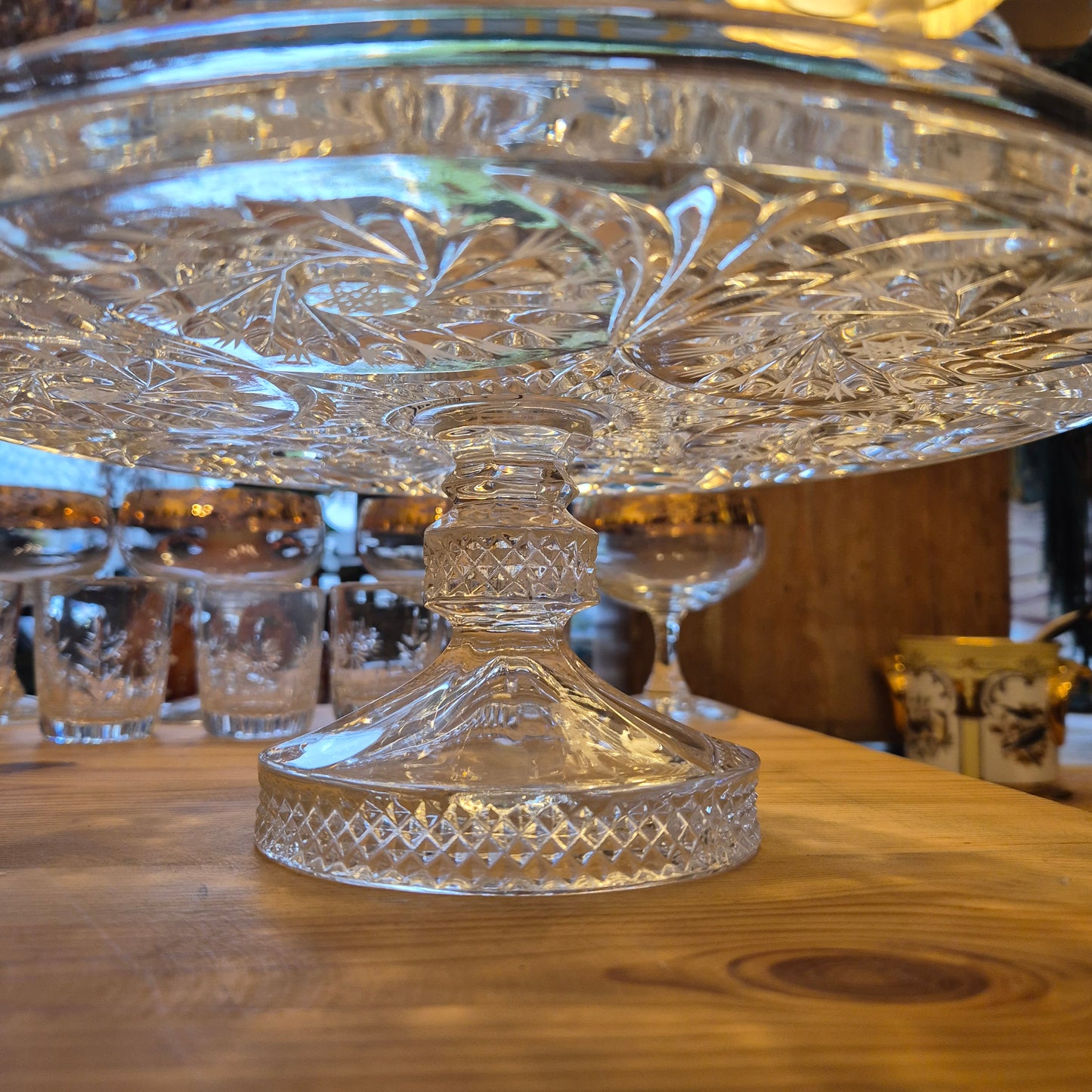 Vintage Bleikristall Kuchenplatte/Tortenplatte Ständer mit Fuß 60er Jahre mit Muster Ornamenten