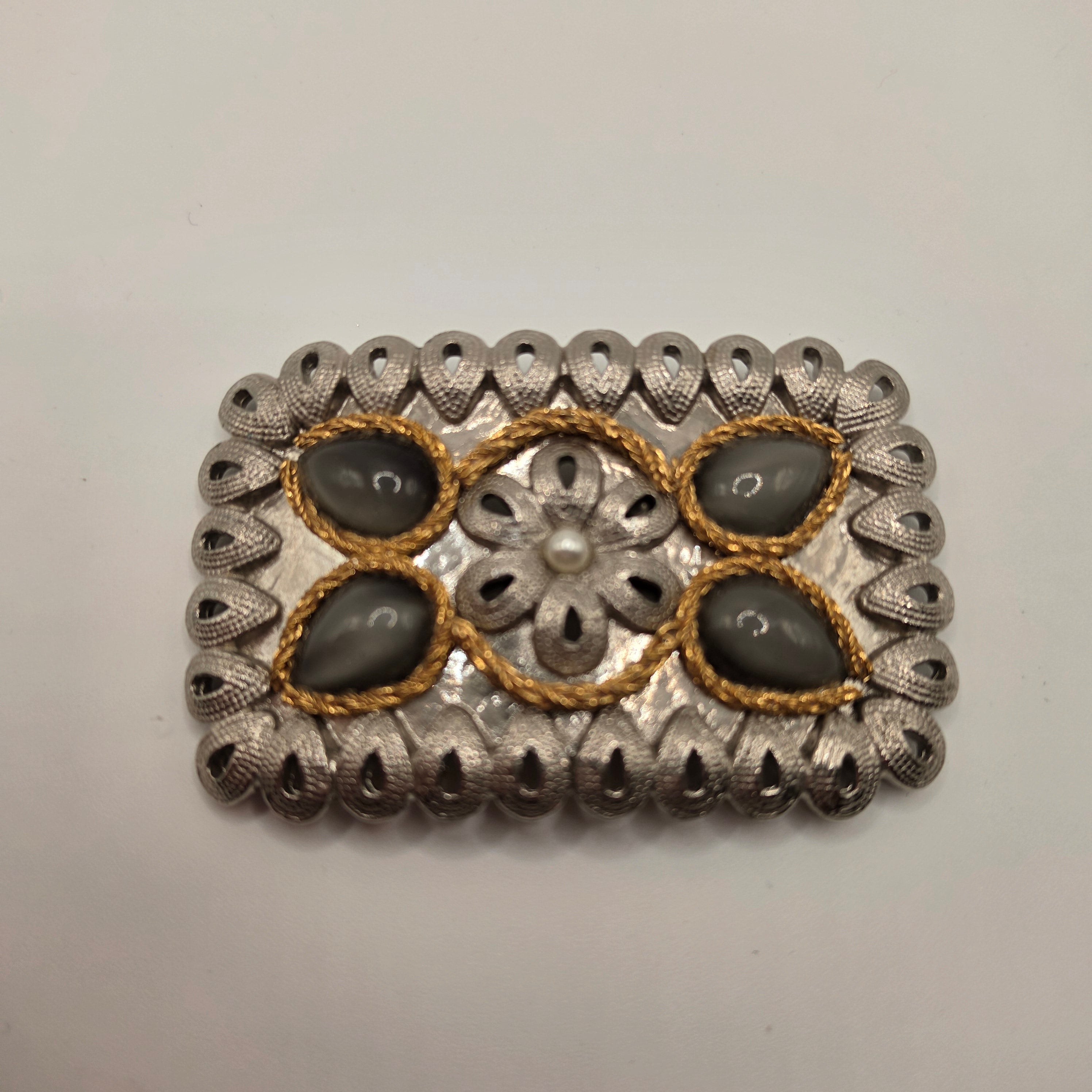 Vintage Schmuck-Gürtelschnalle – Elegante Schließe im Barock-Stil mit Cabochons & Perle, Bicolor