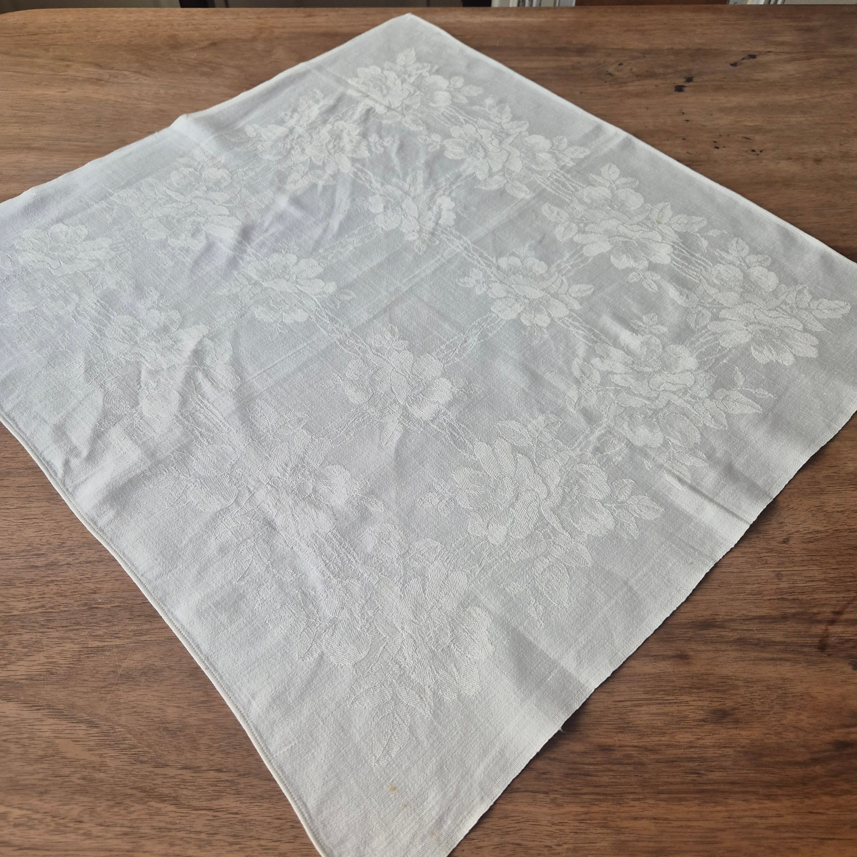 Antike Jugendstil Serviette oder Mitteldecke mit Monogramm A.F
