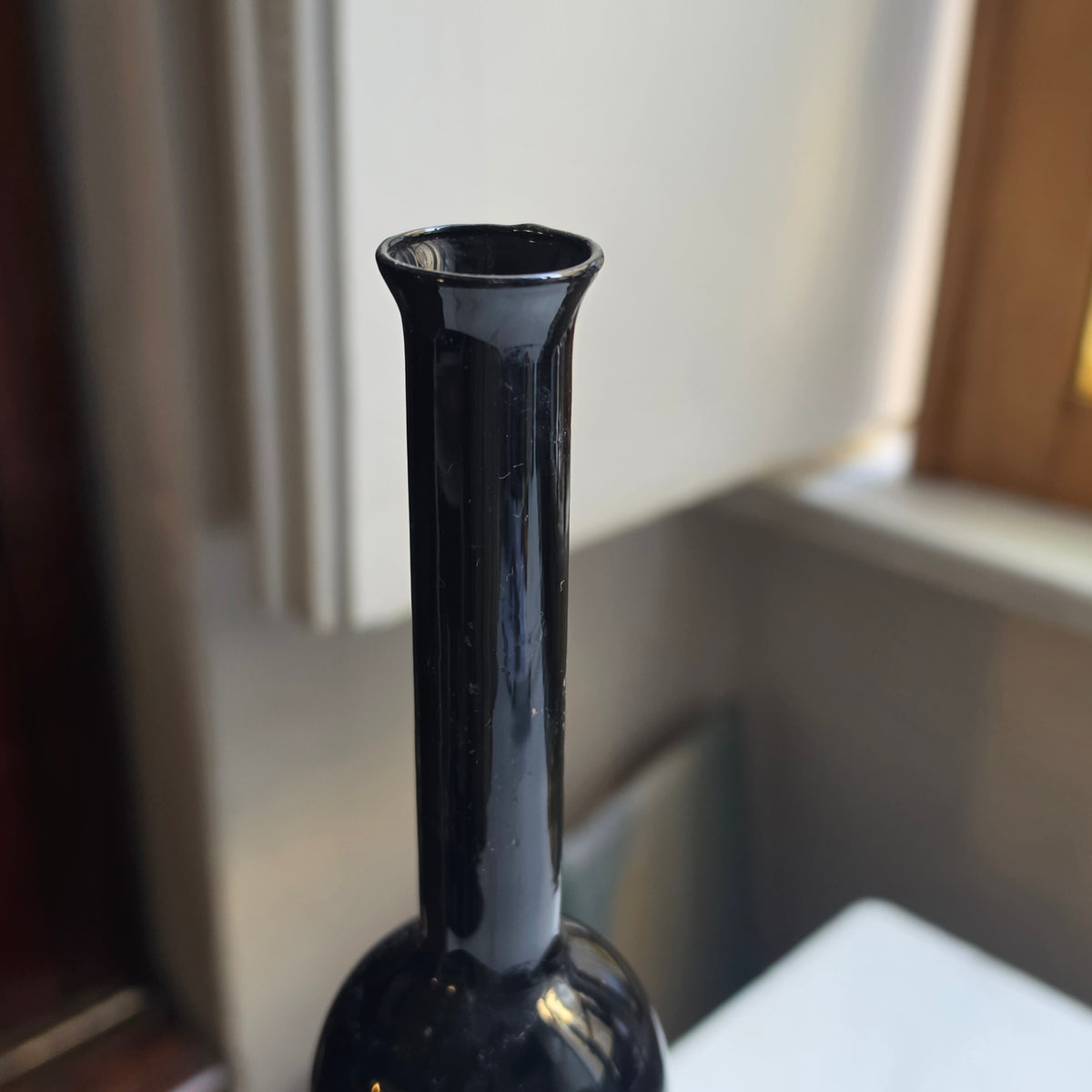 Schwarze Vintage-Flaschenvase aus Glas – Elegantes Wohnaccessoire