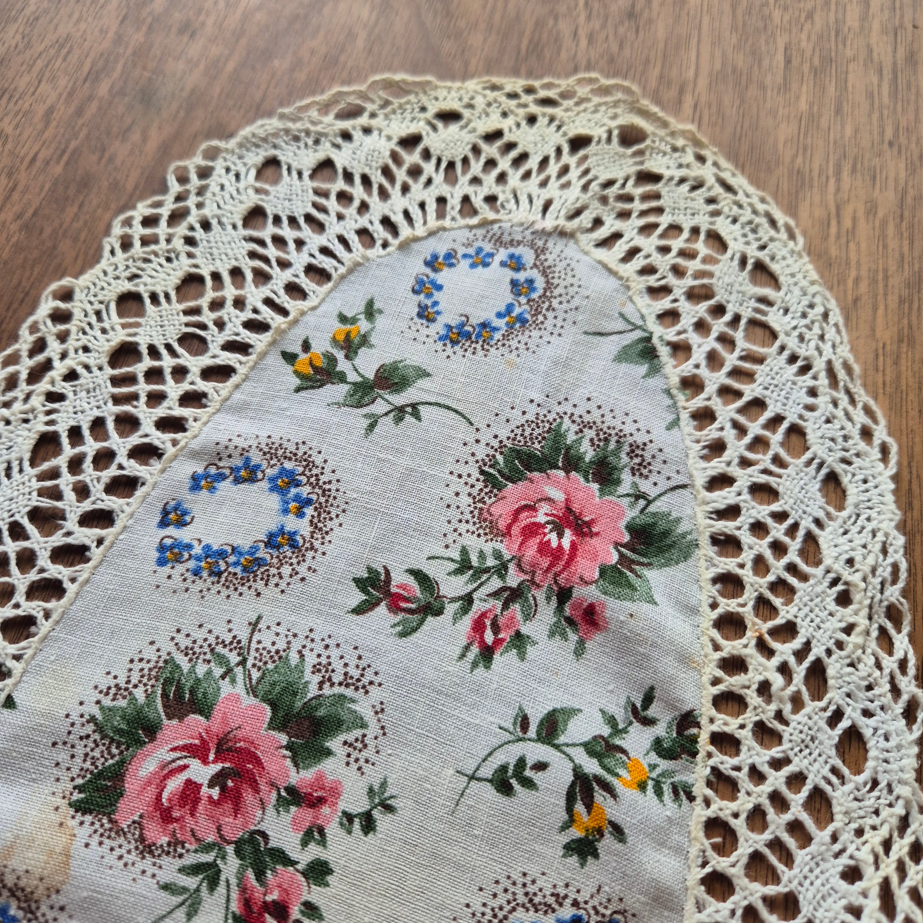 Antike kleine weiße ovale Zierdecke 47x22cm mit Blumenmuster
