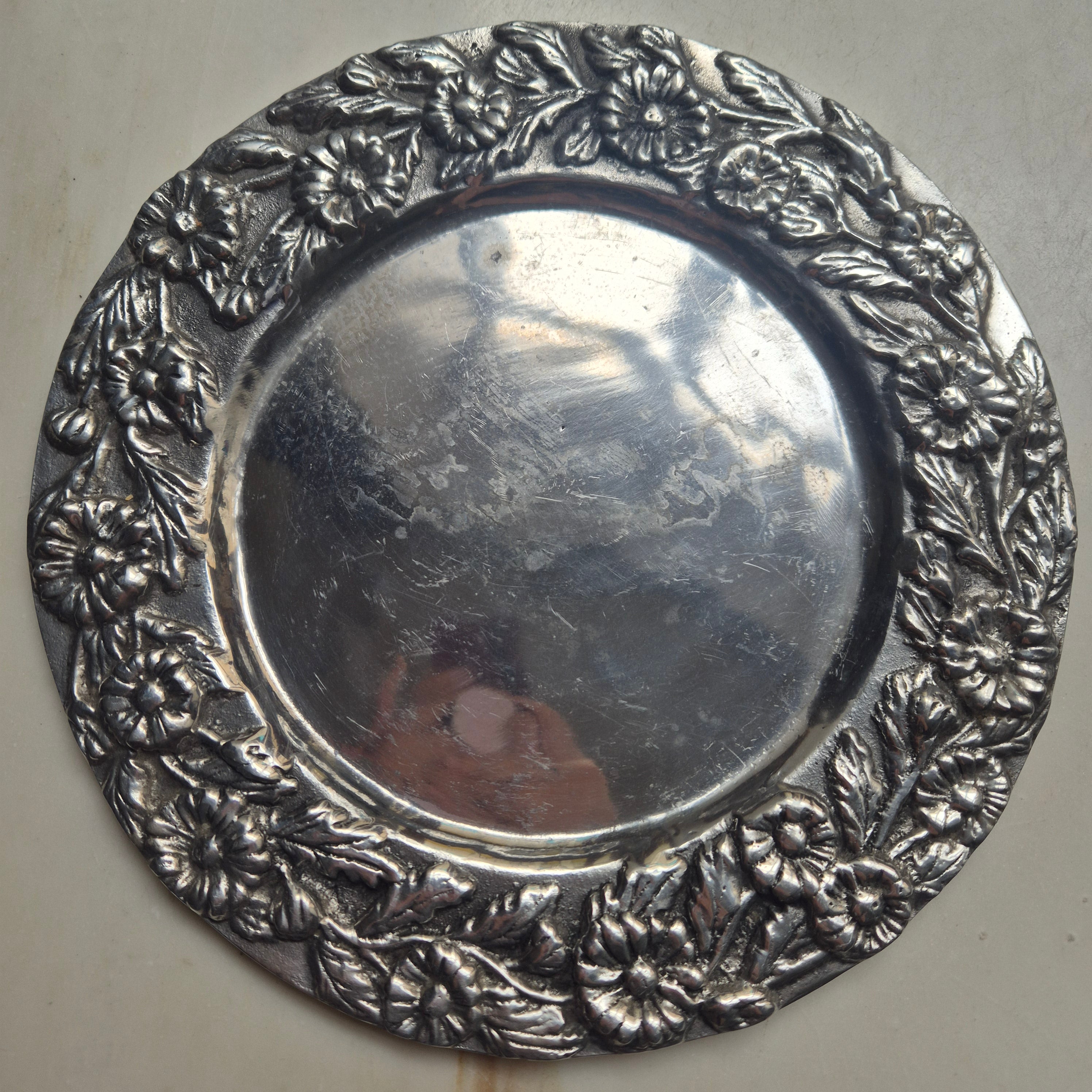 Vintage Metall Platte - Kerzenplatte - mit Blumereliefrand