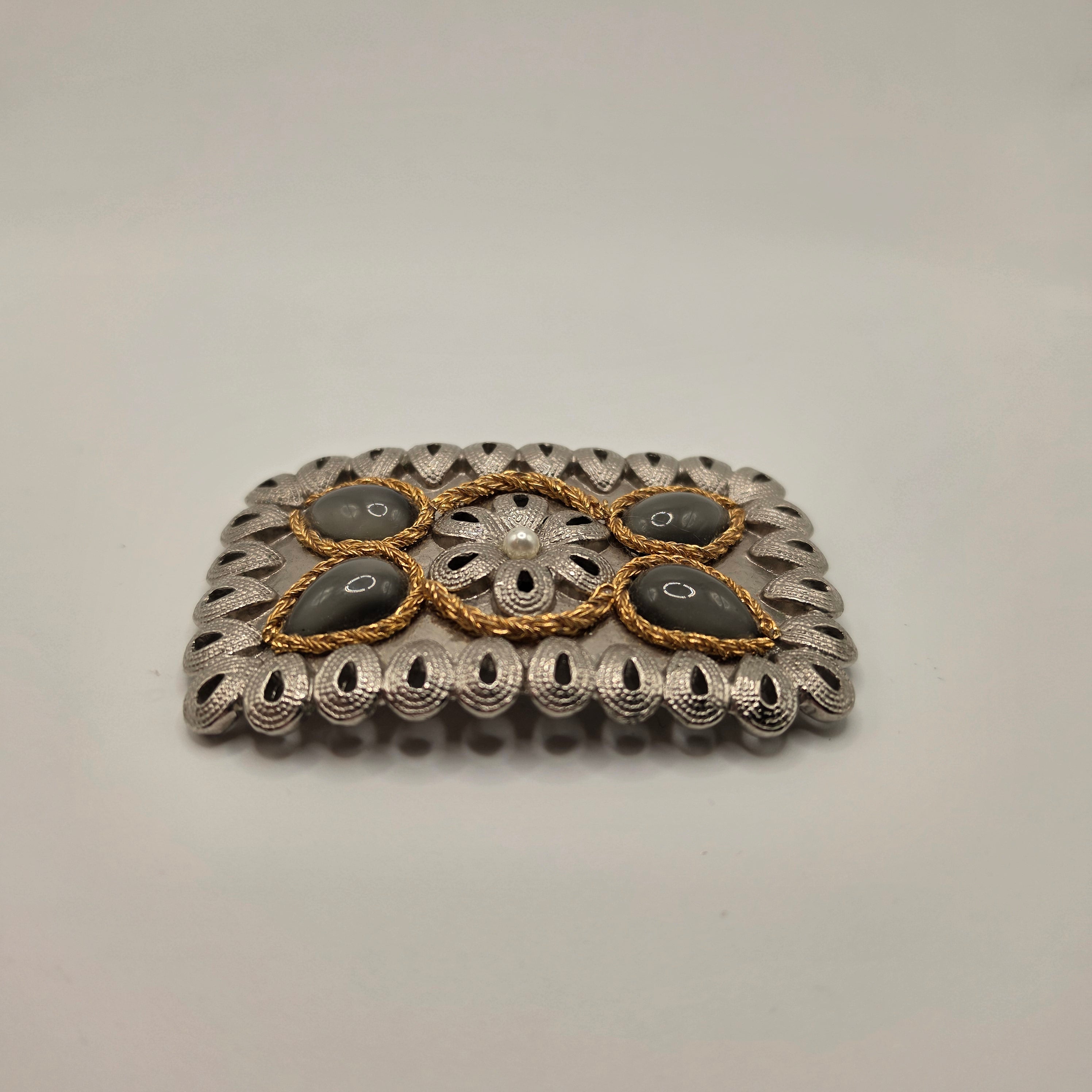 Vintage Schmuck-Gürtelschnalle – Elegante Schließe im Barock-Stil mit Cabochons & Perle, Bicolor