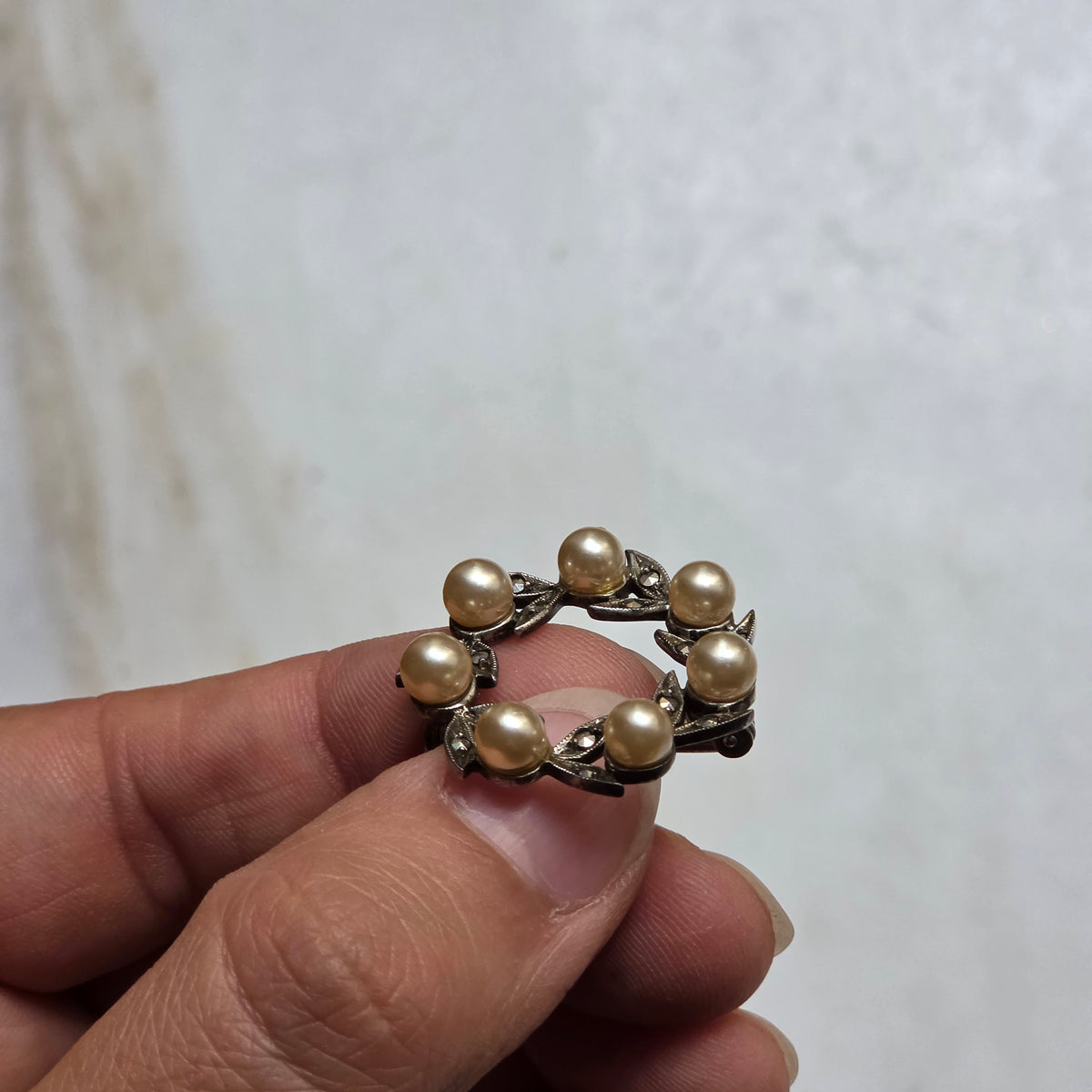 Vintage Silberbrosche (935er Silber) mit Perlen & Markasiten – Eleganter Kranz-Anstecker