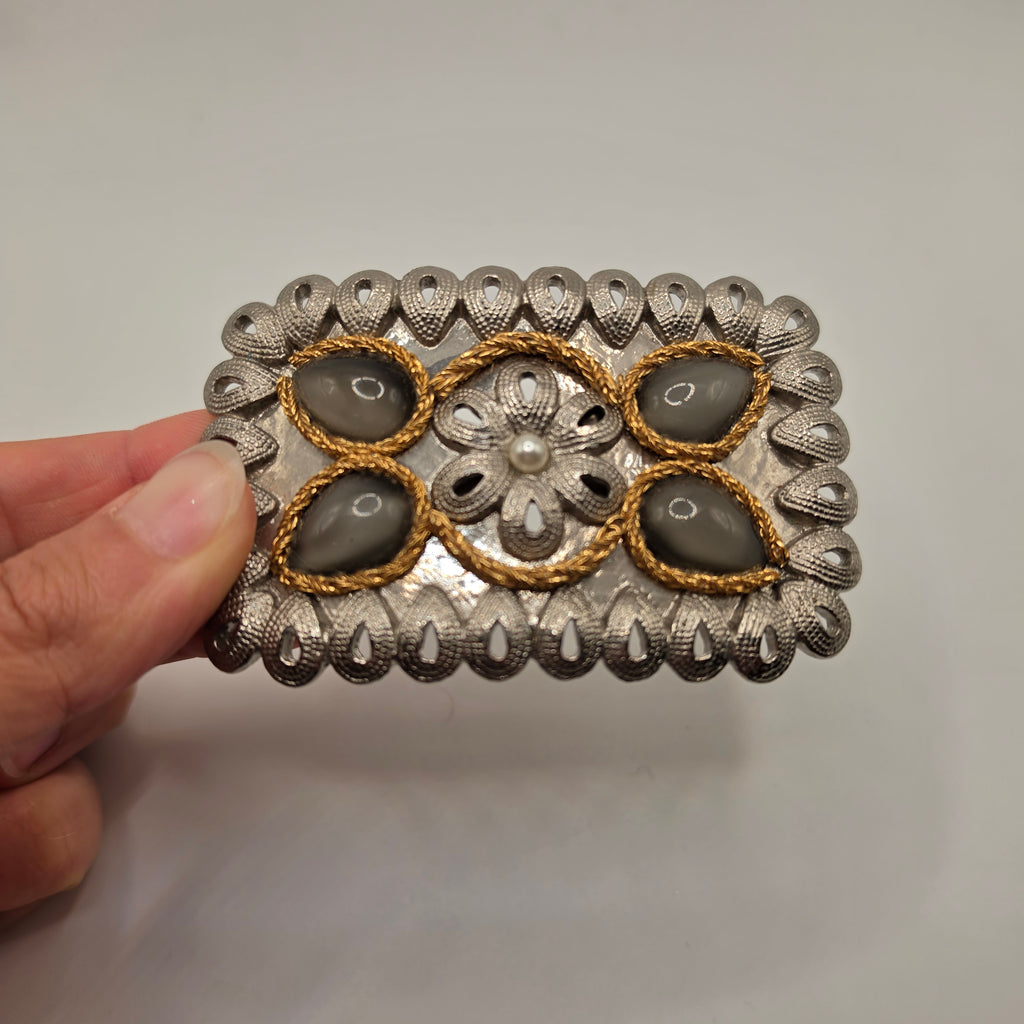 Vintage Schmuck-Gürtelschnalle – Elegante Schließe im Barock-Stil mit Cabochons & Perle, Bicolor
