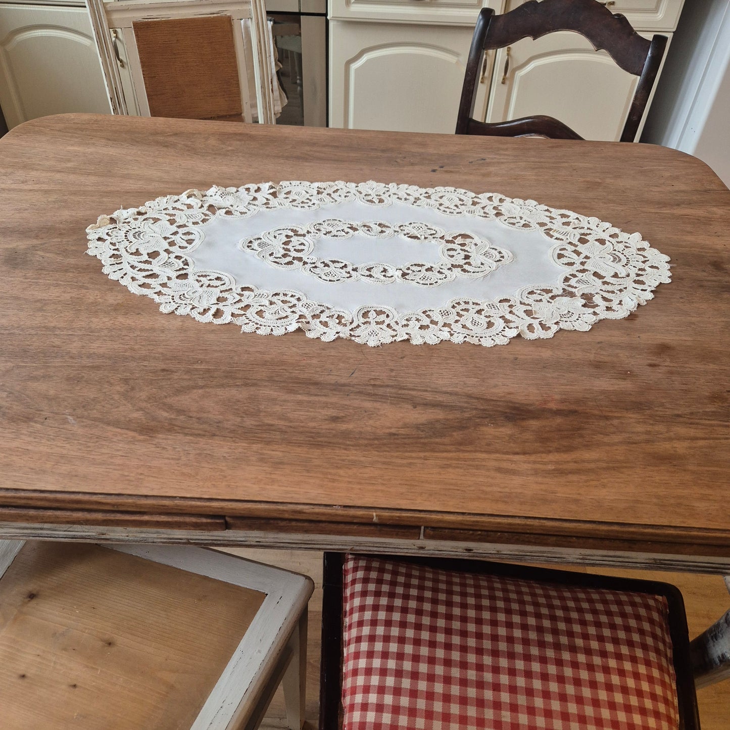 Antikes viktorianisches Zierdeckchen creme gehäkelt geklöppelt 42x80cm oval