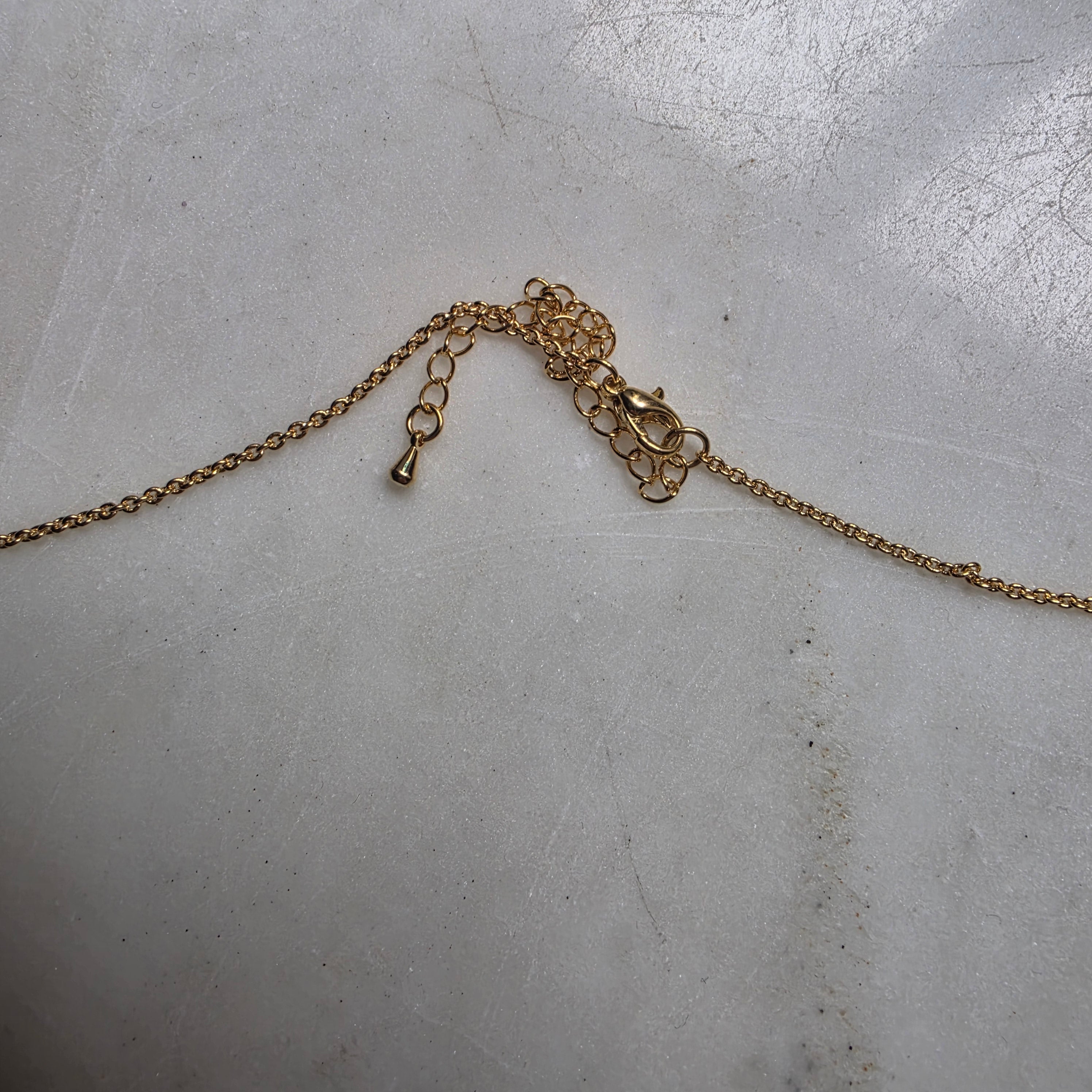 🍐 Vintage-Halskette mit charmantem Birnen-Anhänger & Strass 🌟