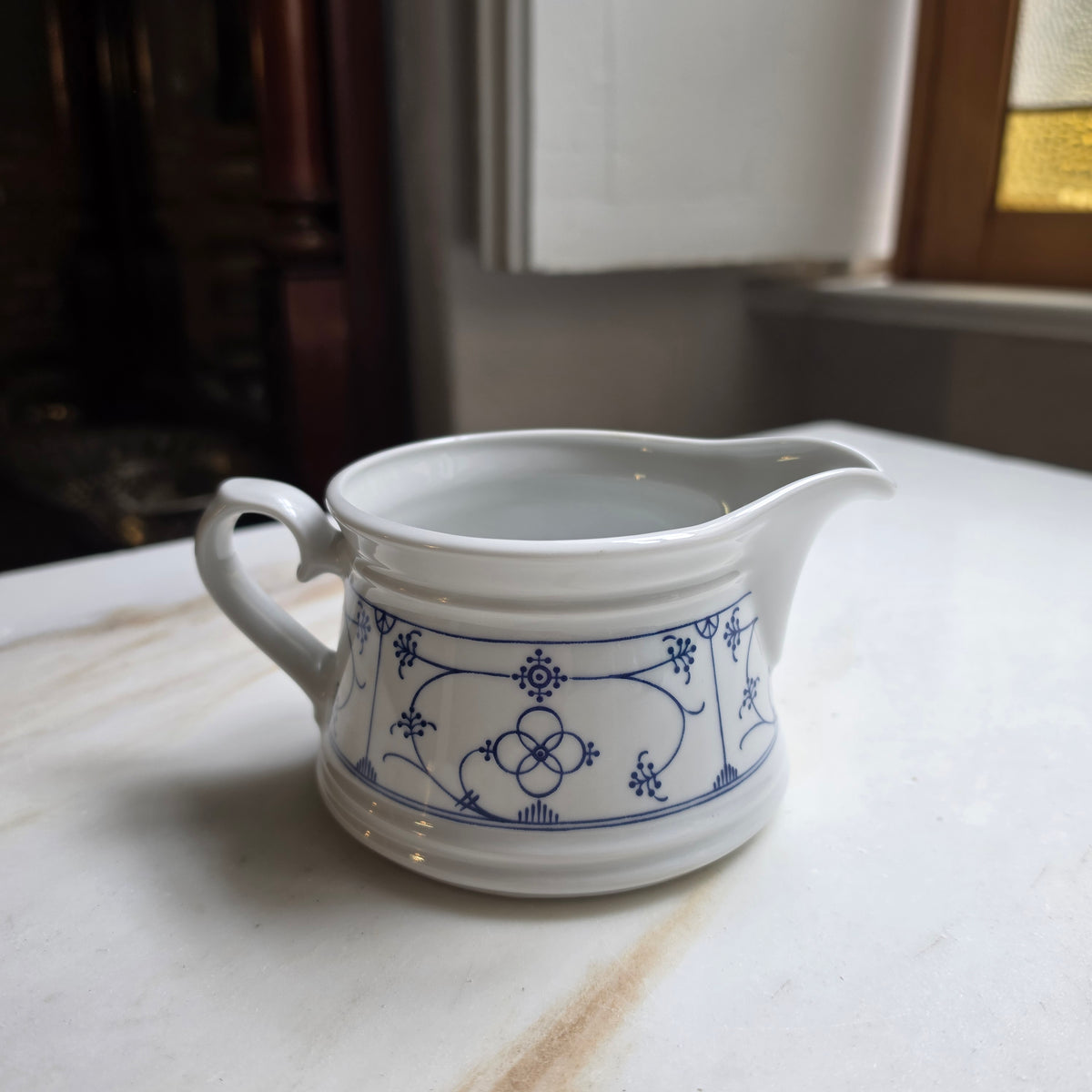 Vintage Porzellan Milchkännchen – Form Marienbad „Ingres Weiß“ - Blaues Dekor - Indisch Blau