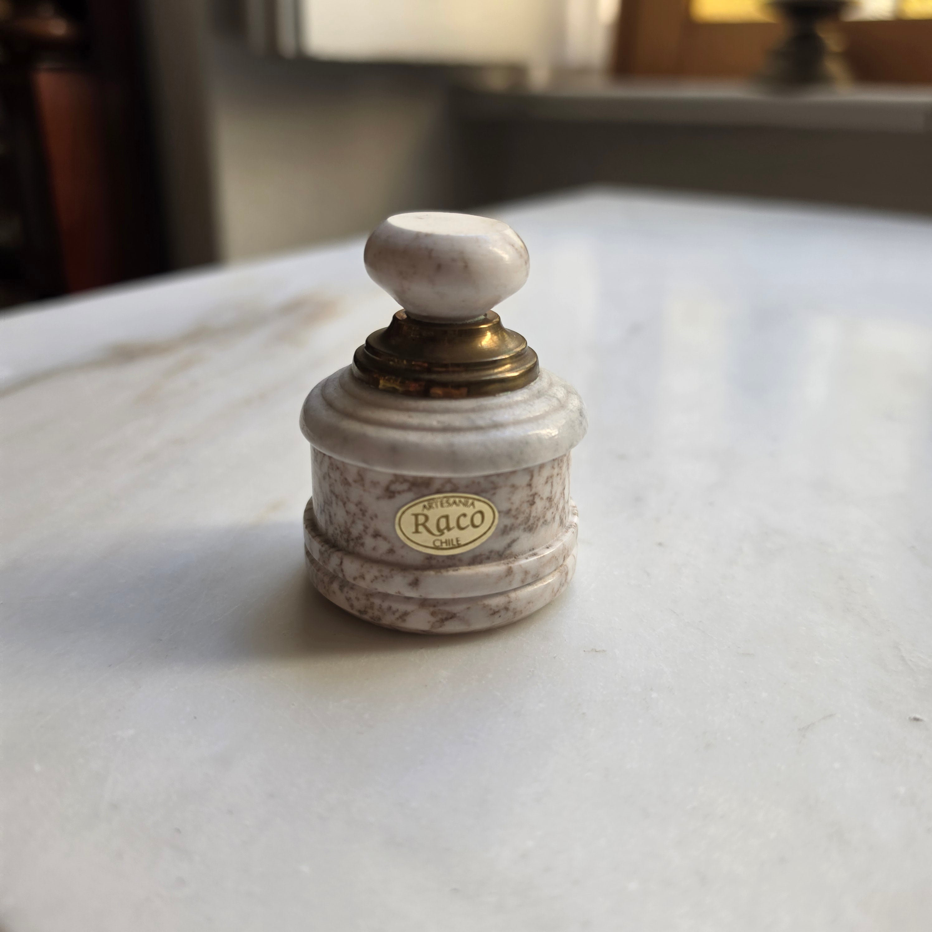 Vintage Marmordose mit Messingring & Deckel | Artesanía Raco Chile