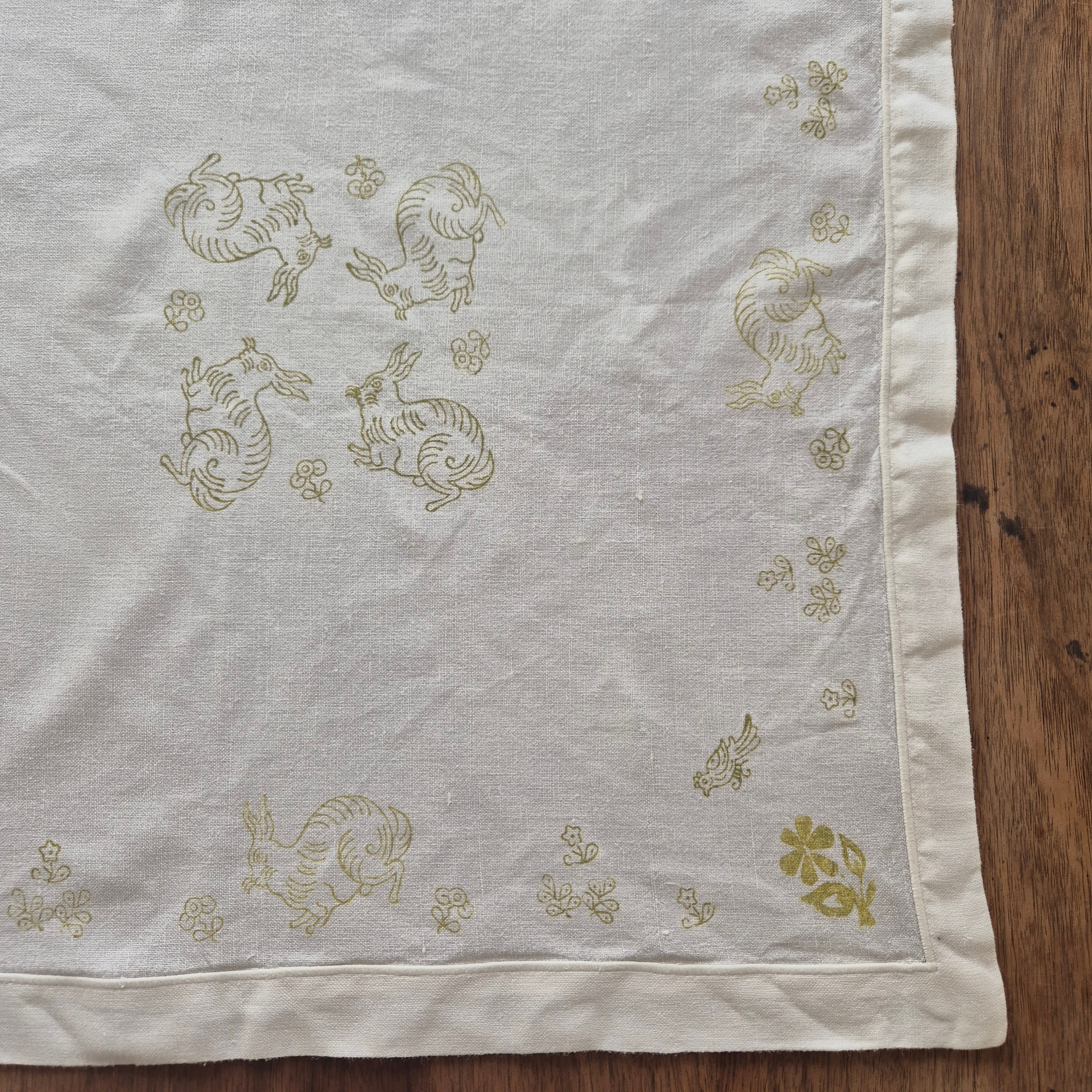 Kleine vintage Mitteldecke bedruckt oder zum besticken grün weiß 53x58cm Ostern