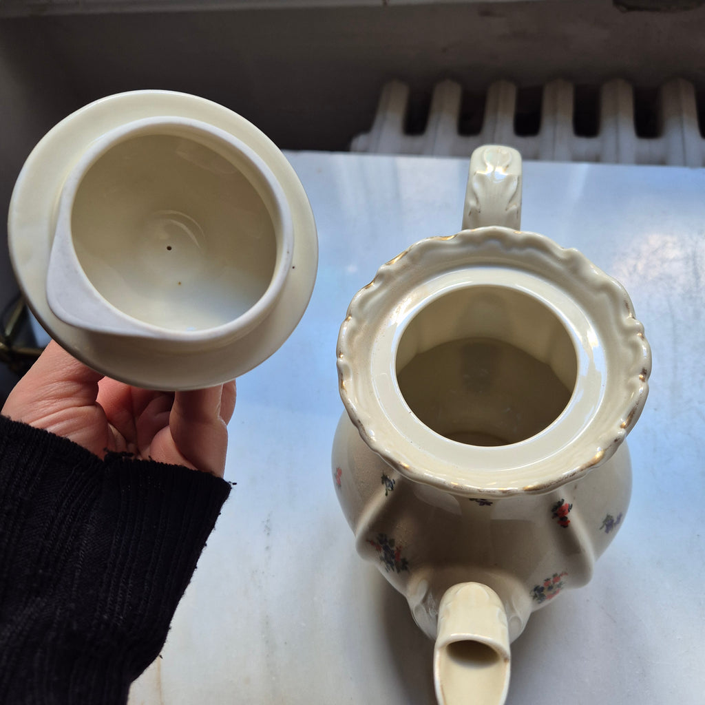 Antike Porzellan Tee oder Kaffeekanne von Kurmark elfenbeinfarbe
