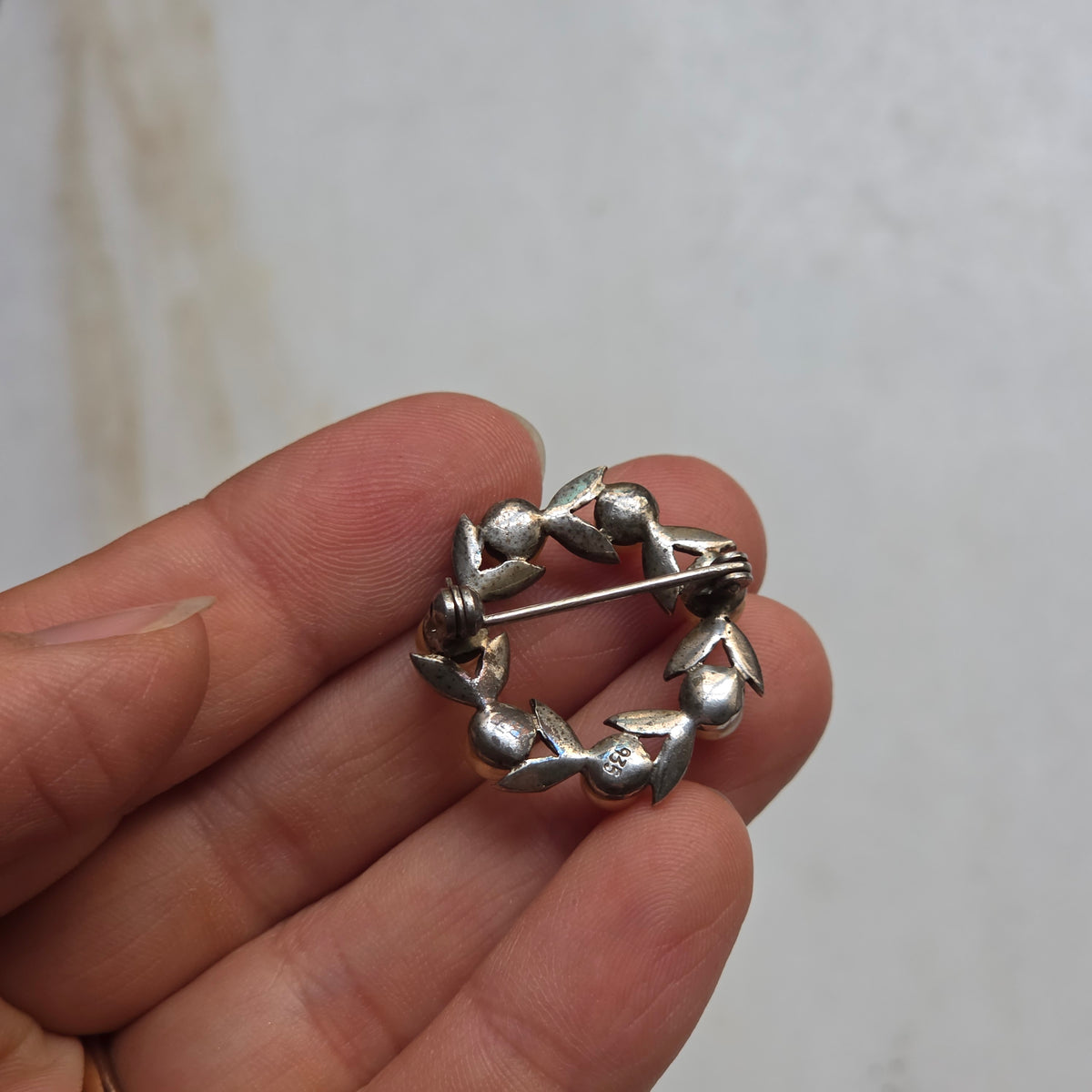 Vintage Silberbrosche (935er Silber) mit Perlen & Markasiten – Eleganter Kranz-Anstecker
