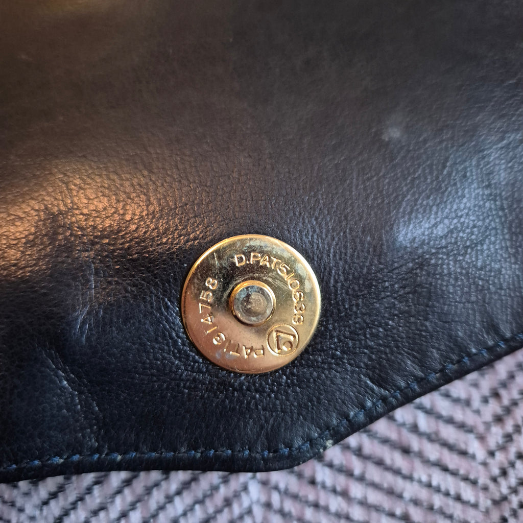 Vintage Moschino schwarze Schultertasche mit Herz 90er Jahre