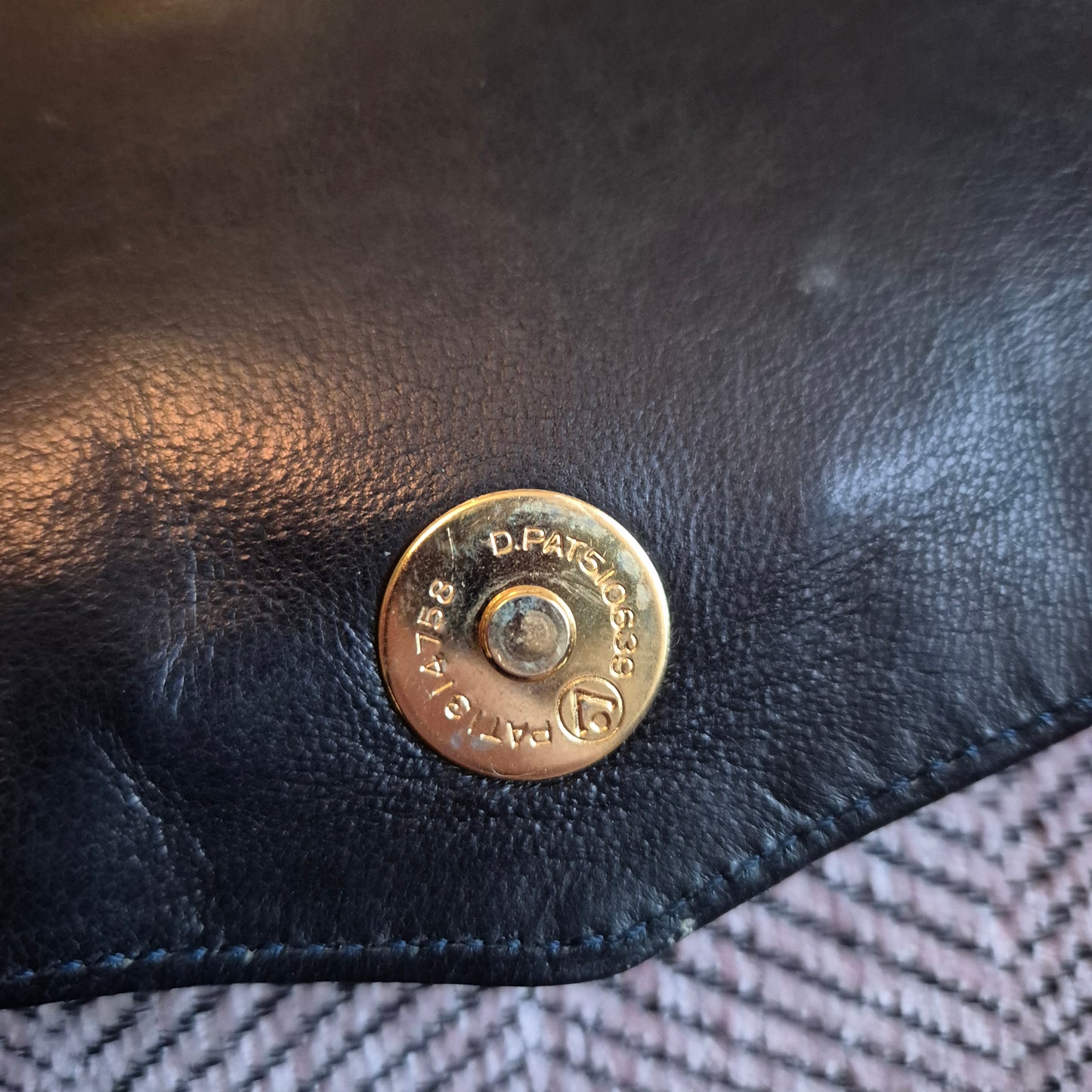 Vintage Moschino schwarze Schultertasche mit Herz 90er Jahre