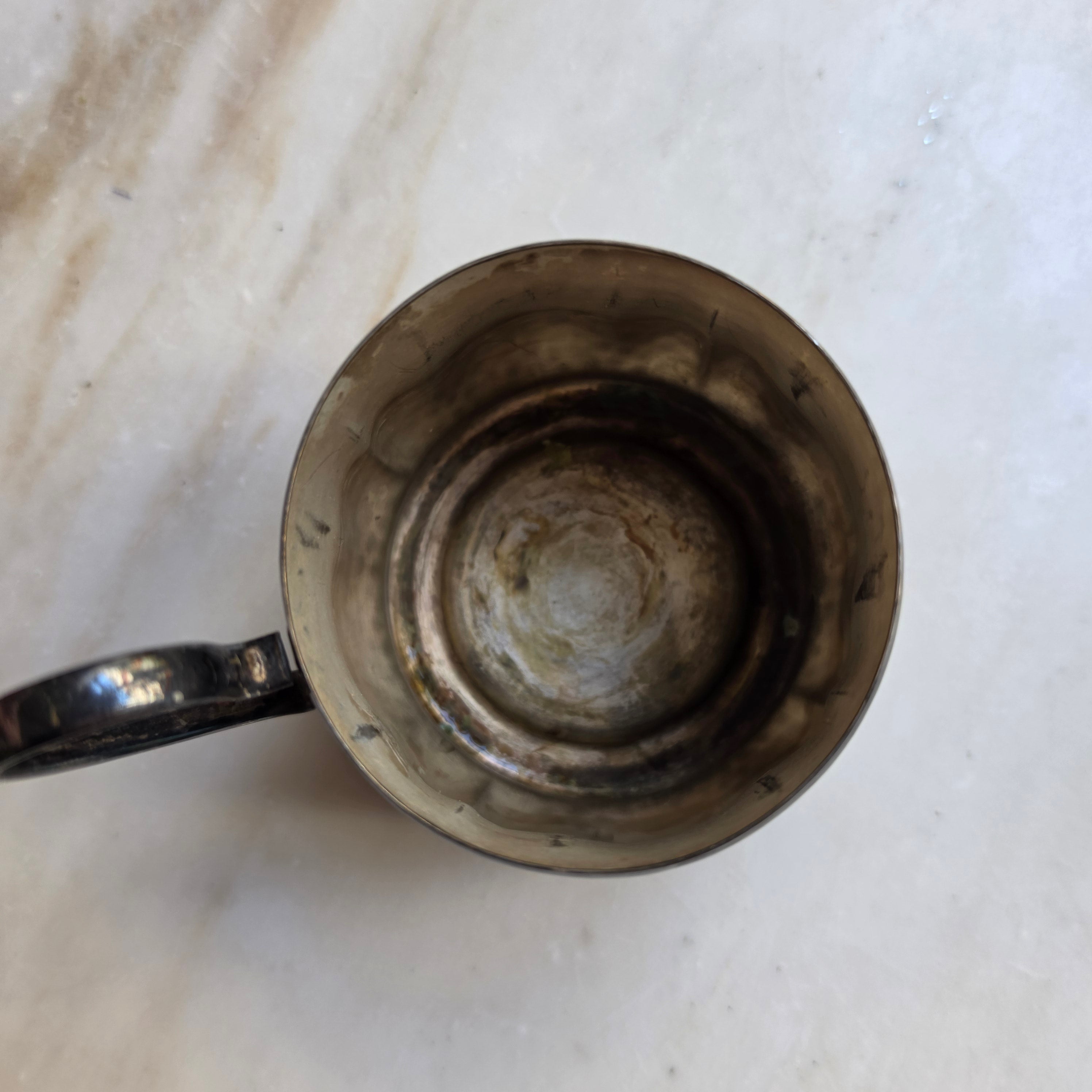 Altes versilbertes Milchkännchen Sahnekännchen Metall zum aufpolieren!
