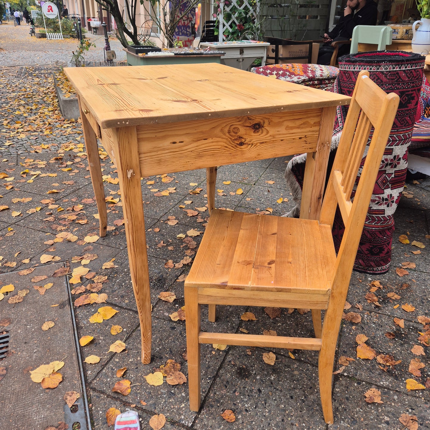 Antiker Biedermeier  Tisch von 1860 Vollholz aufgearbeitet Kiefernholz 71,5 x 99cm Vollholz