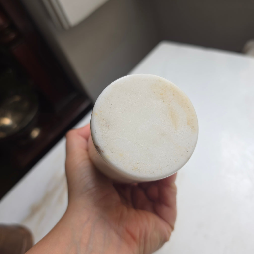 Vintage Zylinder-Vase aus massivem Marmor / Alabaster – Cremeweiß mit natürlicher Maserung