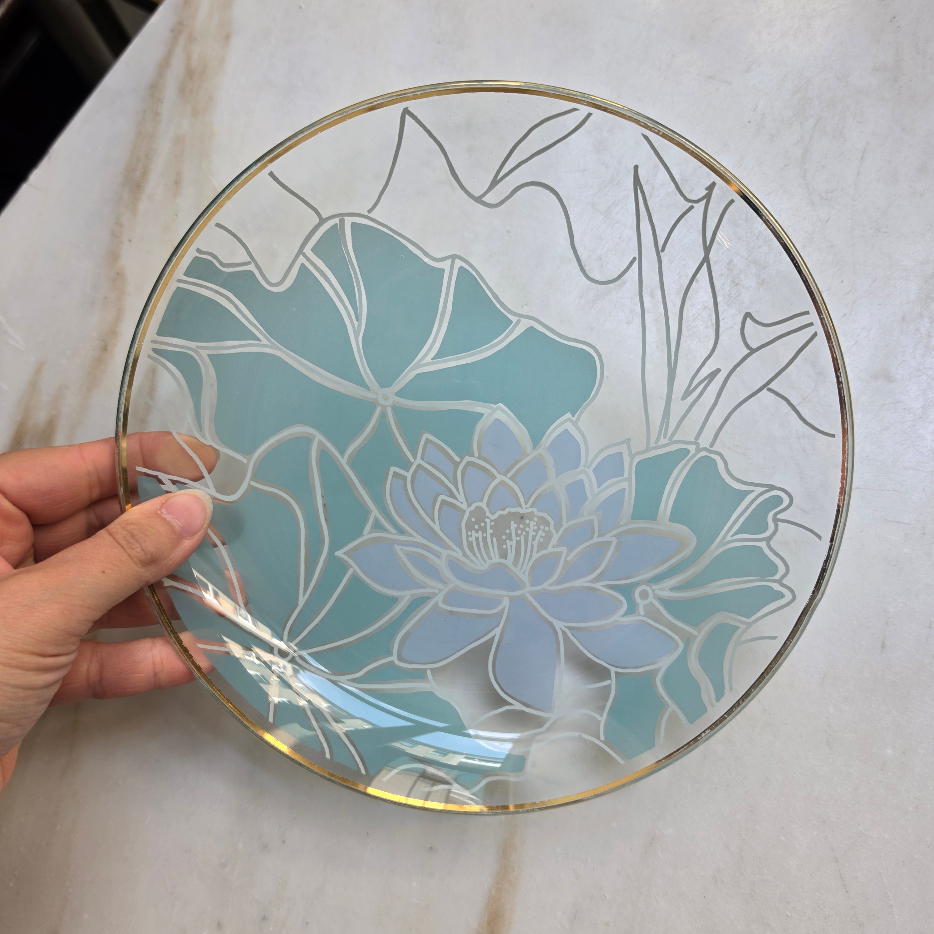 Vintage Glasteller „Lotusblüte“ – Zartes Pastell & Goldrand