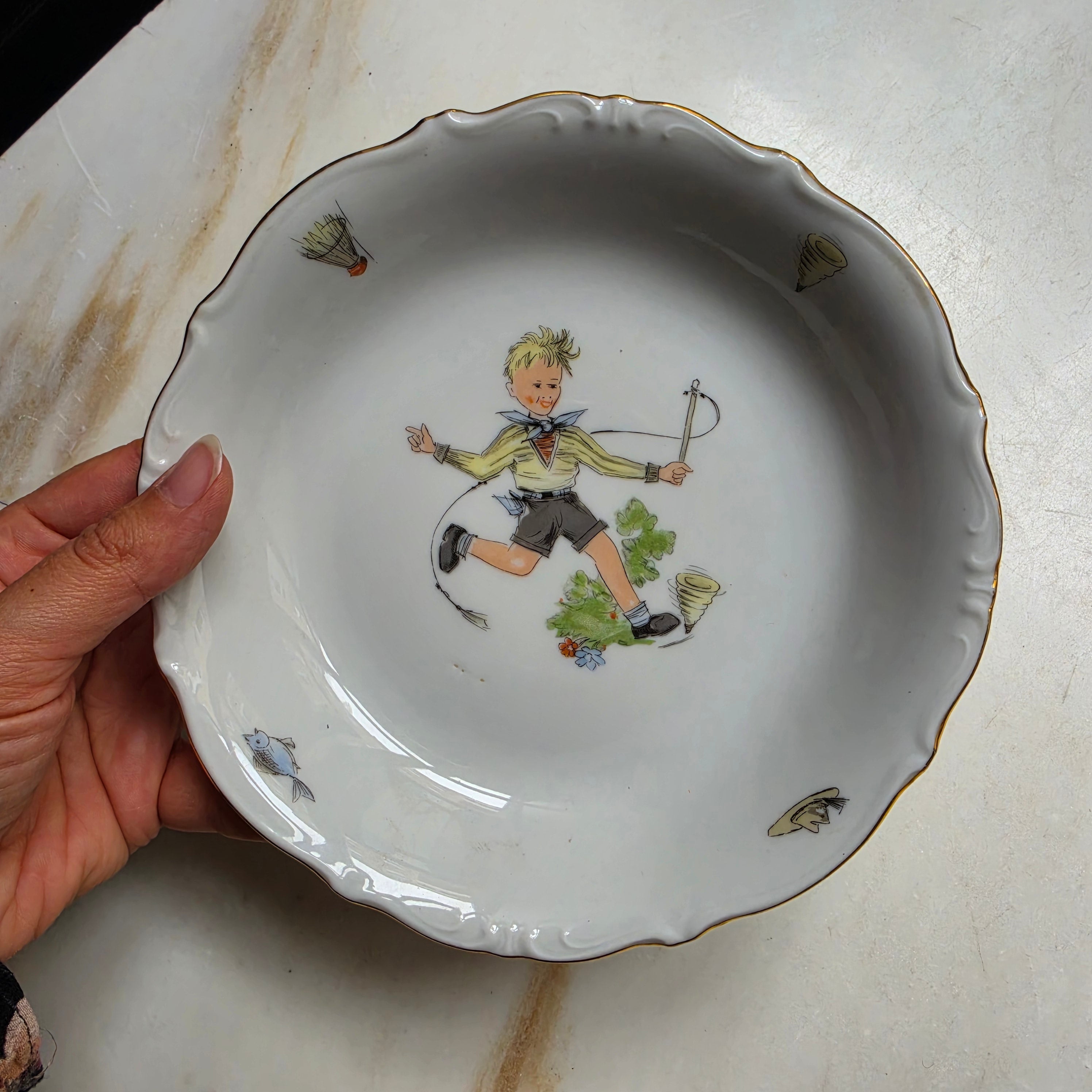 Vintage Kinder-Tiefteller aus Porzellan – Nostalgisches Sammlerstück