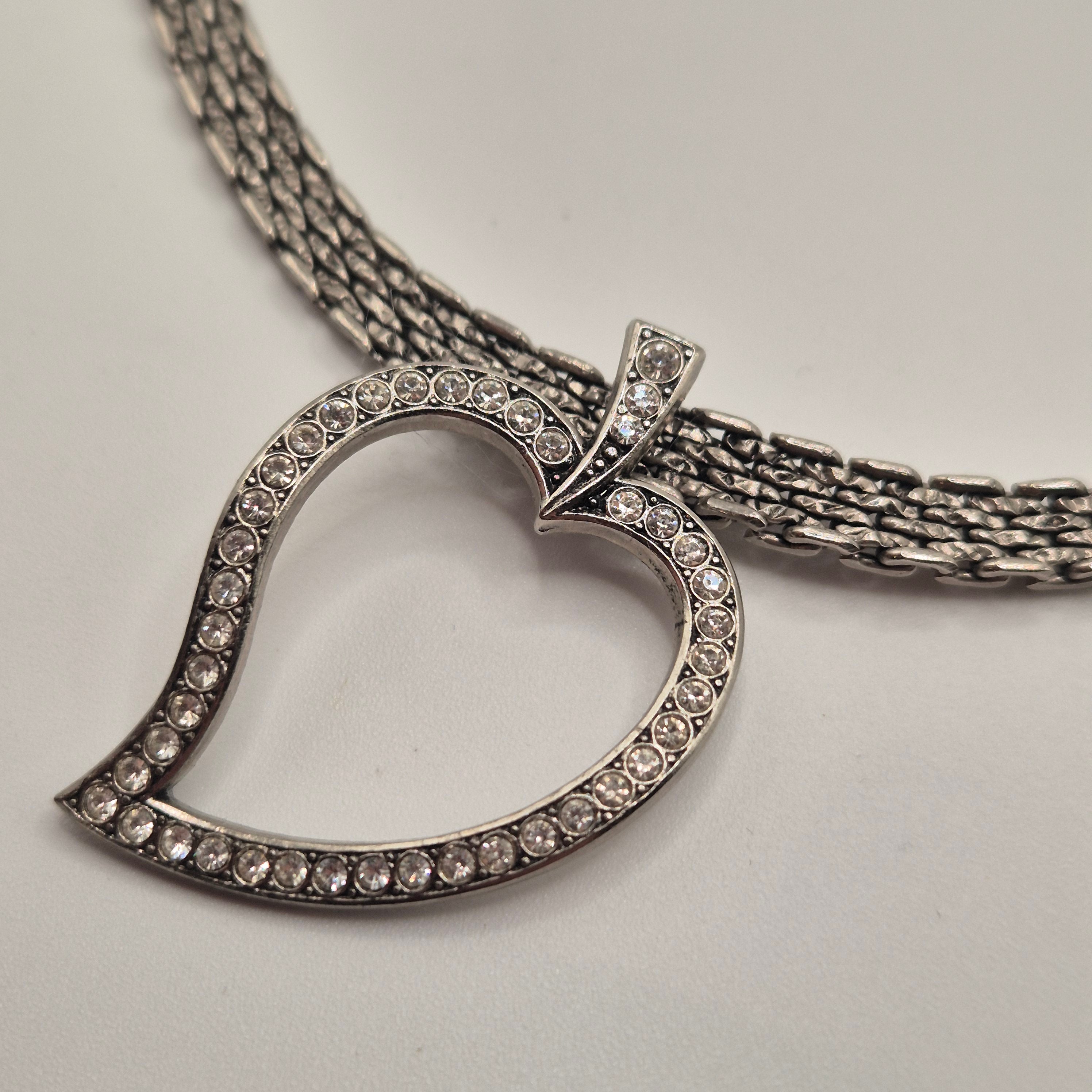 Elegante Vintage Herz-Halskette – Funkelnder Glamour in Silber