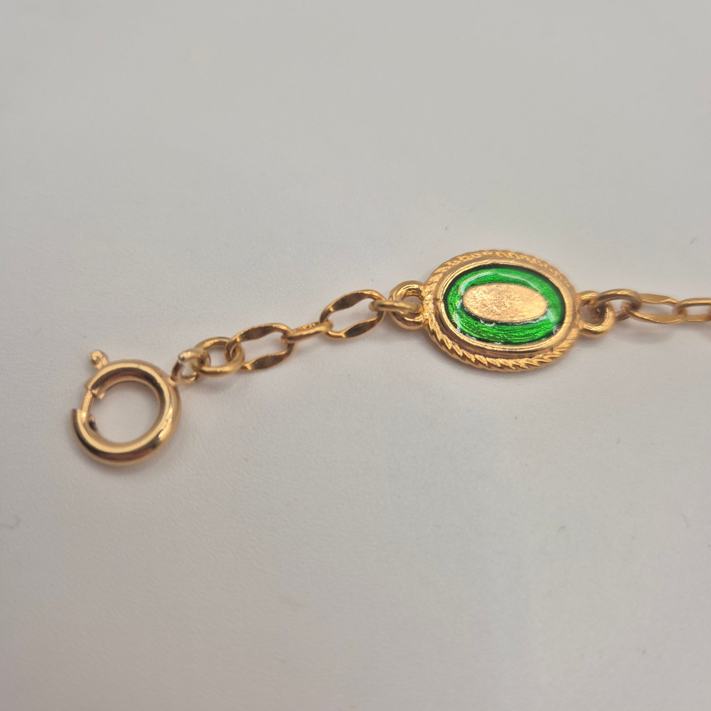Goldenes Vintage Armband mit grünen Emaille-Ovalen 70er Jahre