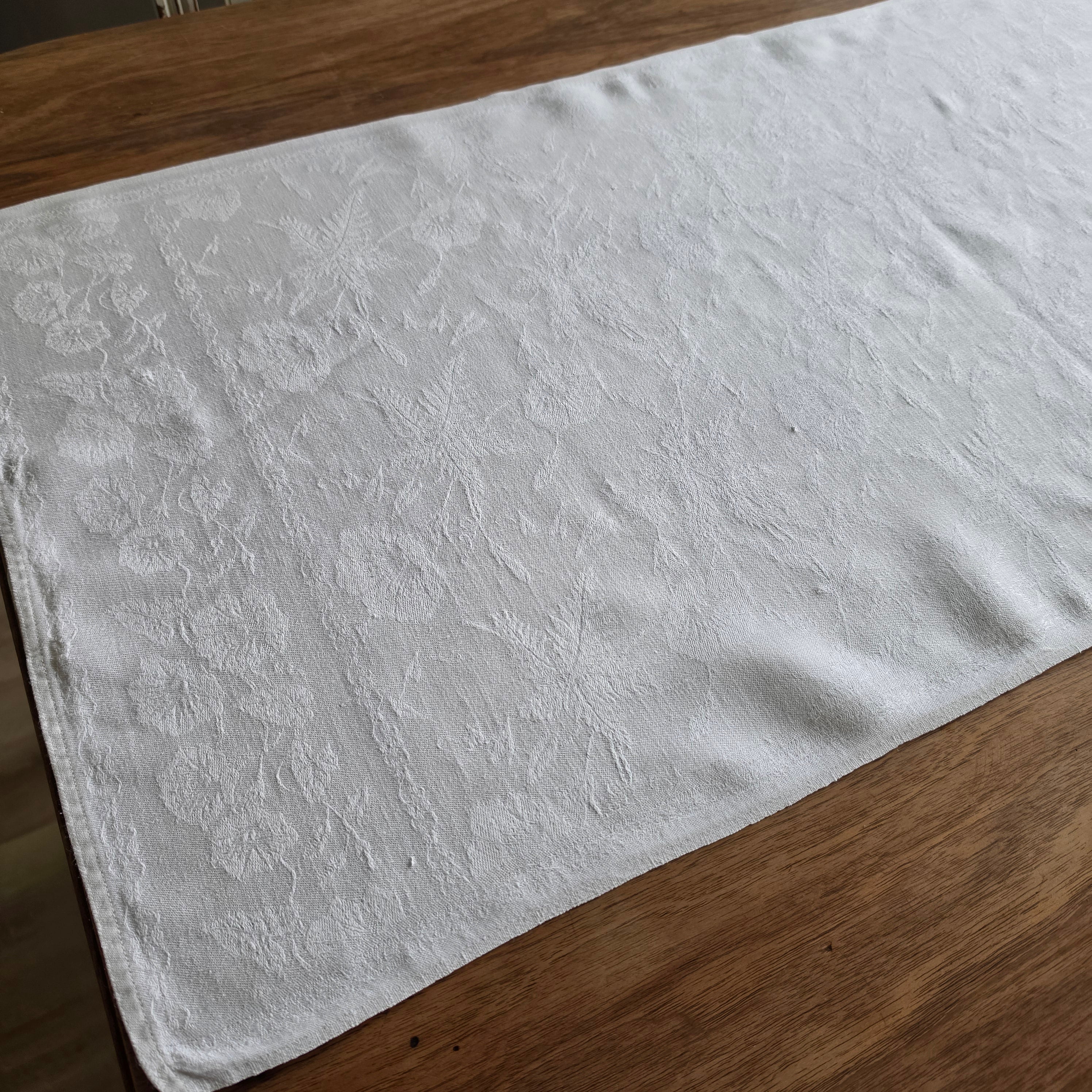 Edler Vintage Damast-Tischläufer - Tischdecke mit rotem Monogramm „S.C.“ - Weiß - 50x125cm