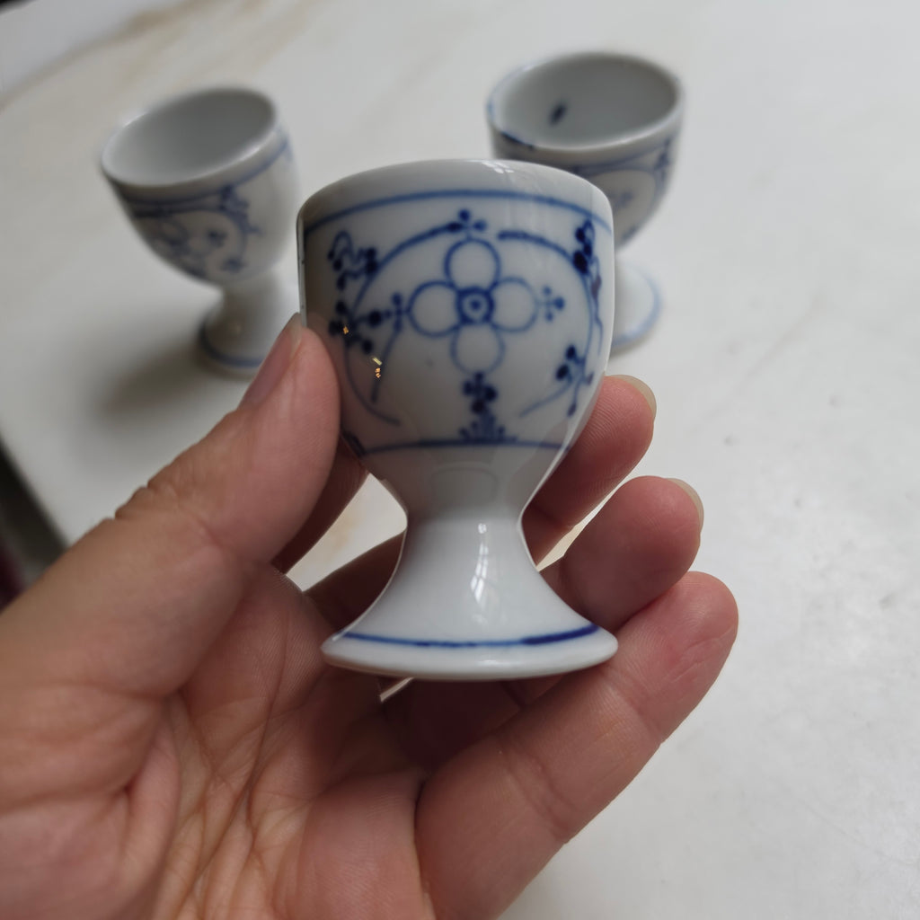 3er-Set Eierbecher aus Porzellan – Klassisches Blau-Weiß-Muster Strohblume