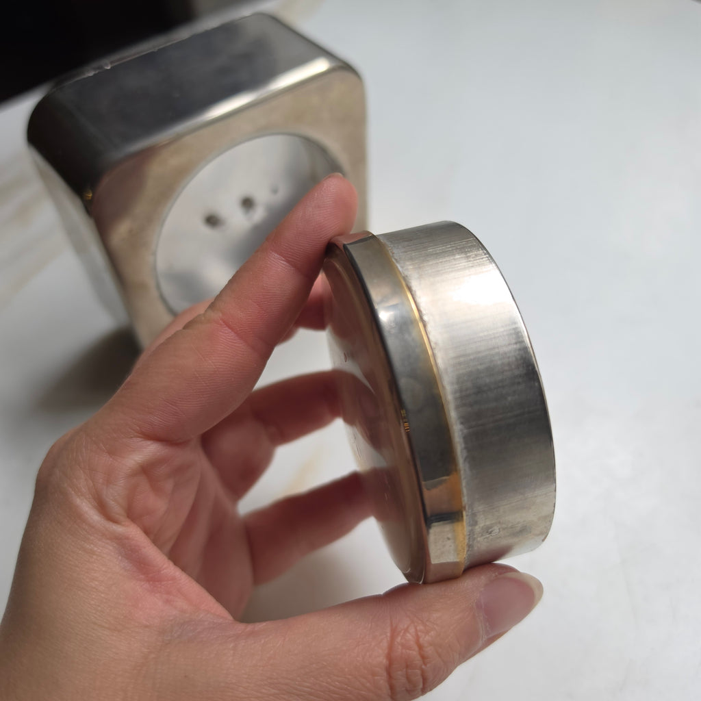 Vintage-Stil Tischuhr im Silber-Look – Klassischer Quartz-Wecker 80er Jahre