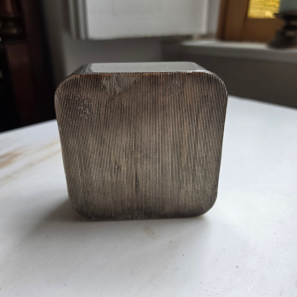 Vintage-Stil Tischuhr im Silber-Look – Klassischer Quartz-Wecker 80er Jahre