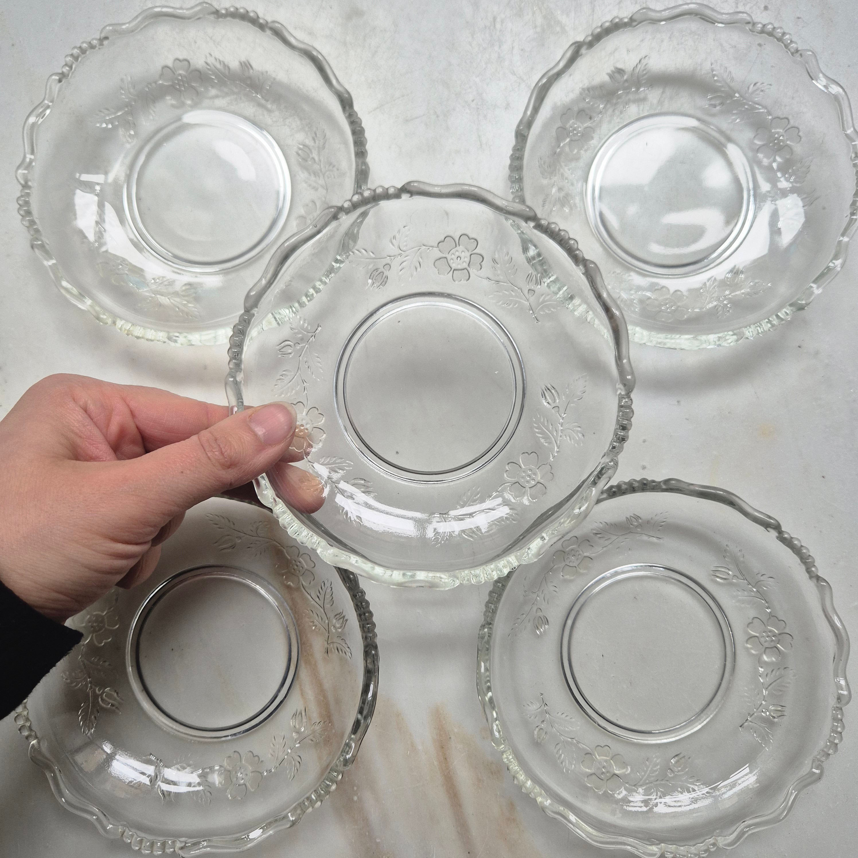 5x Vintage Glas oder Bleikristall Schalen Kuchen Teller Blumenmuster
