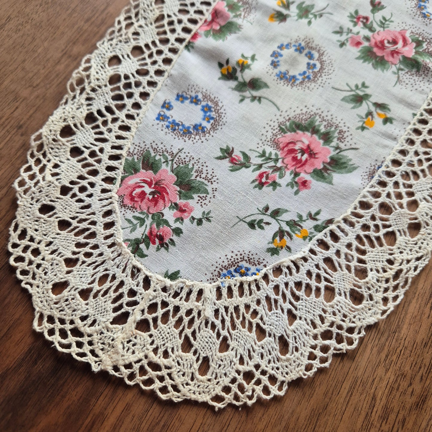 Antike kleine weiße ovale Zierdecke 47x22cm mit Blumenmuster