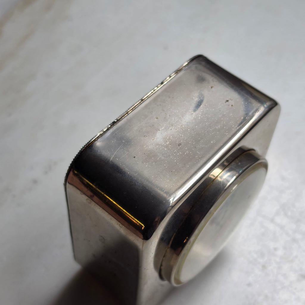 Vintage-Stil Tischuhr im Silber-Look – Klassischer Quartz-Wecker 80er Jahre
