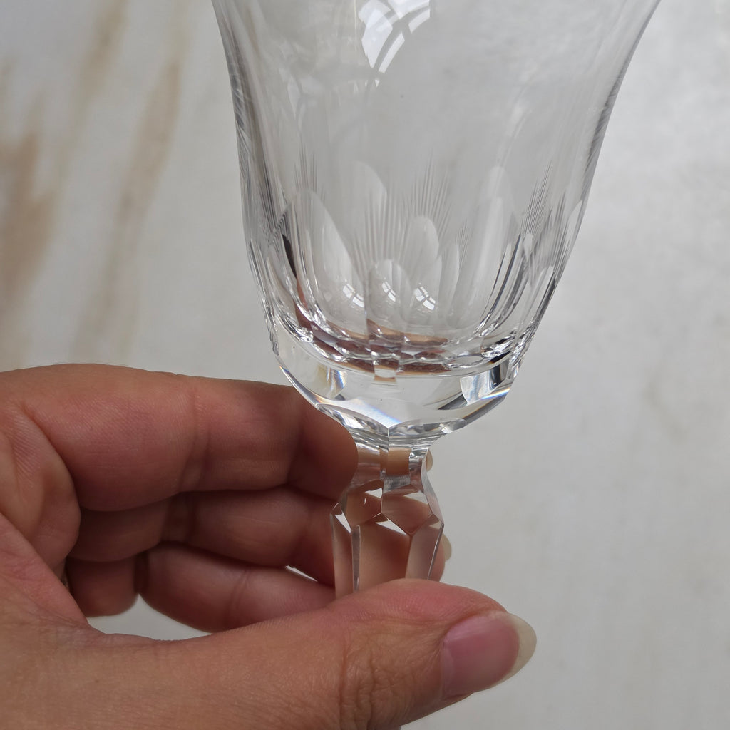 Elegantes Vintage-Likörglas aus geschliffenem Kristall – Facettierter Stiel & Sternboden