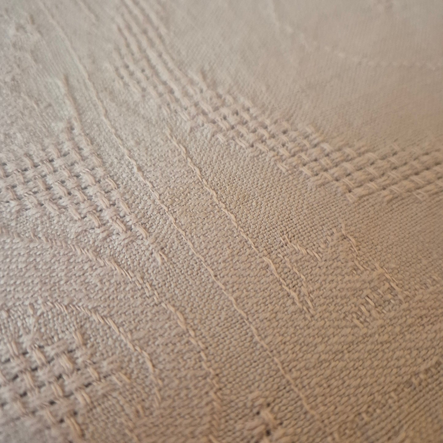 Wunderschöne Vintage Leinen Tischdecke mit Damast Blumendekor leider mit Fleck! 130x215cm Altrosa