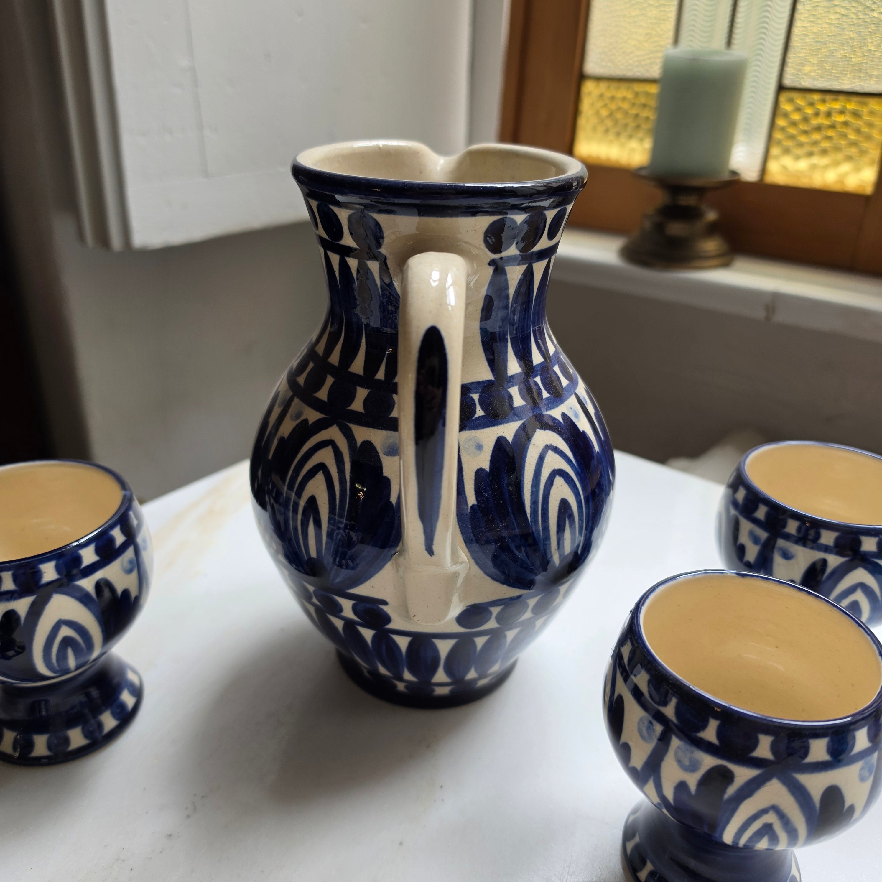 Vintage Keramik Wasser-Set - Saft-Set - Krug mit 4 Kelchen - Bechern - Blau-Weiß Handgemalt