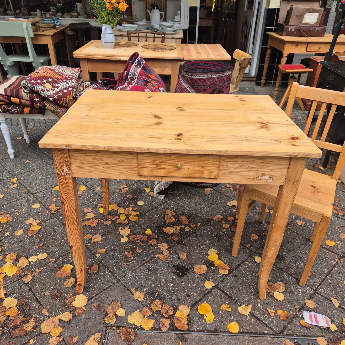 Antiker Biedermeier  Tisch von 1860 Vollholz aufgearbeitet Kiefernholz 71,5 x 99cm Vollholz