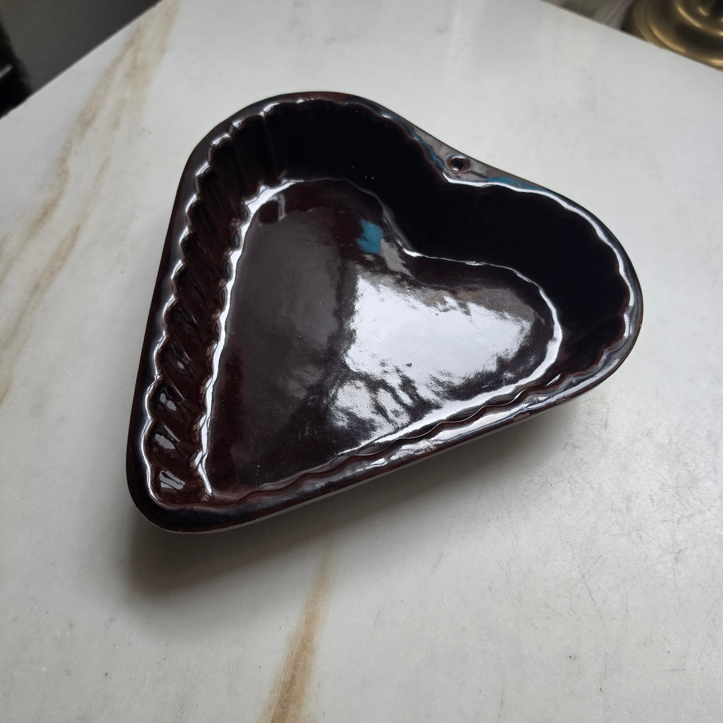 Vintage Keramik-Backform - Wandform in Herzform – Braune Glasur mit Blütendekor (W. Germany)