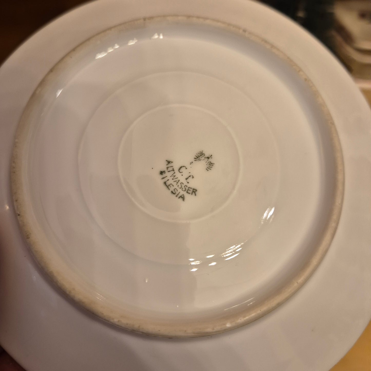 Handgemachte Sojawachskerze Weihnachtesgeschenk Macarone Sahne Dessert in Antiker Porzellan Tasse von Altwasser Silicia